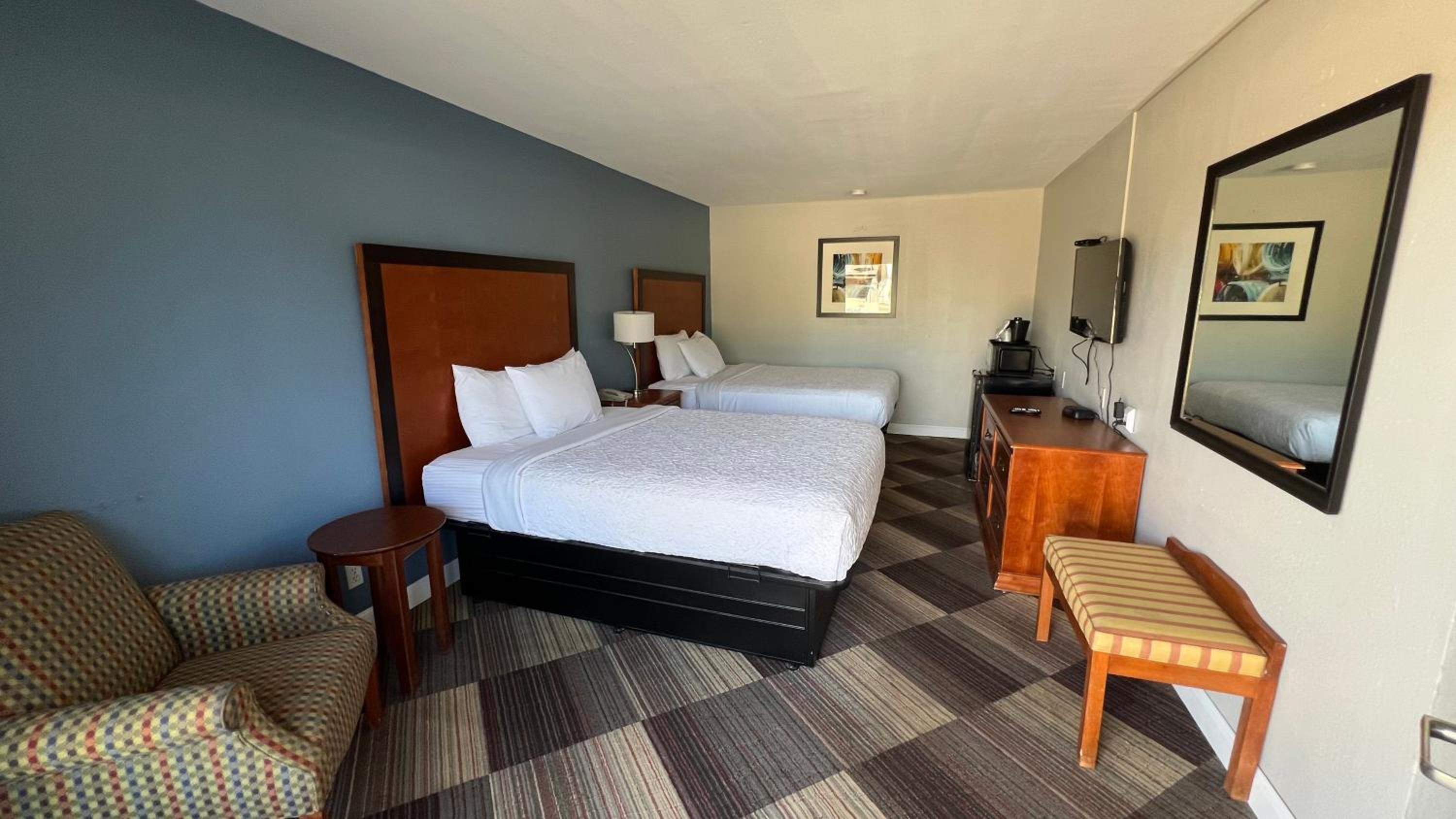 Deluxe Double Room (2 Adults + 1 Child)