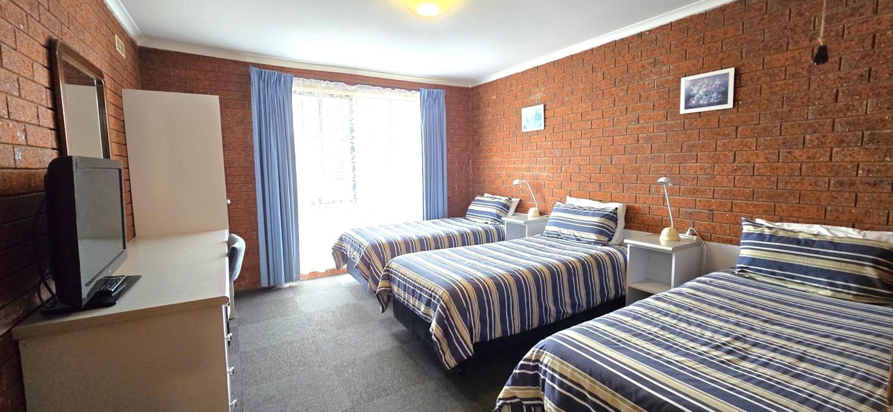 Two-Bedroom Suite - Room 14 photo 3