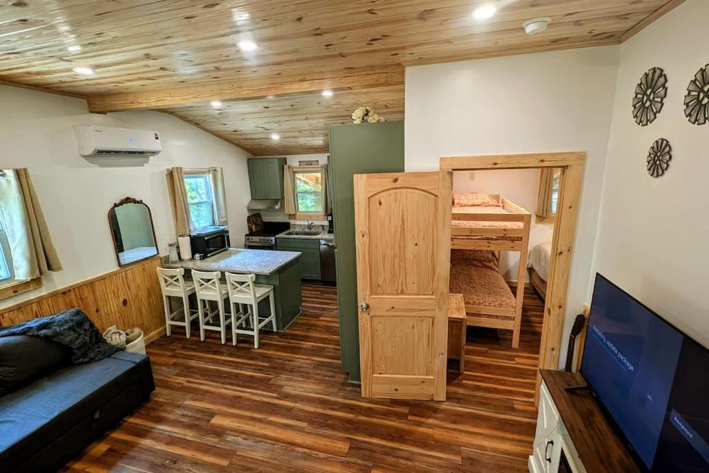 One-Bedroom House photo 1