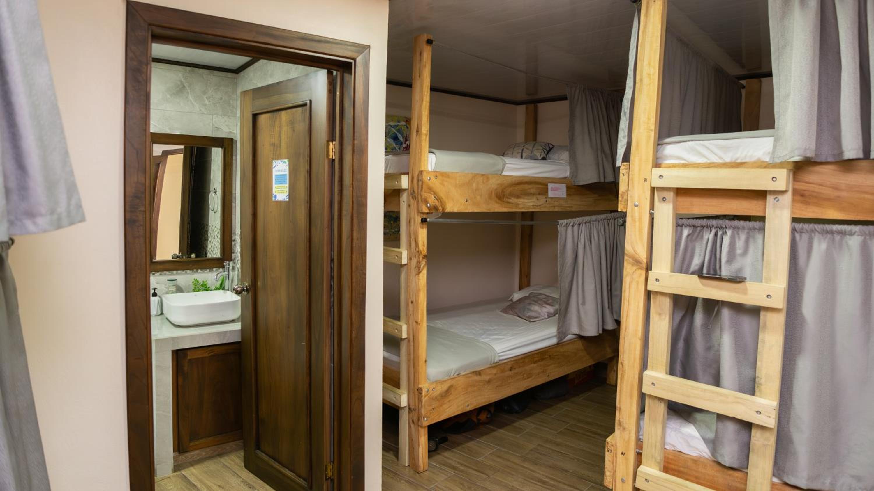 Bed in 10-Bed Mixed Dormitory Room photo 3