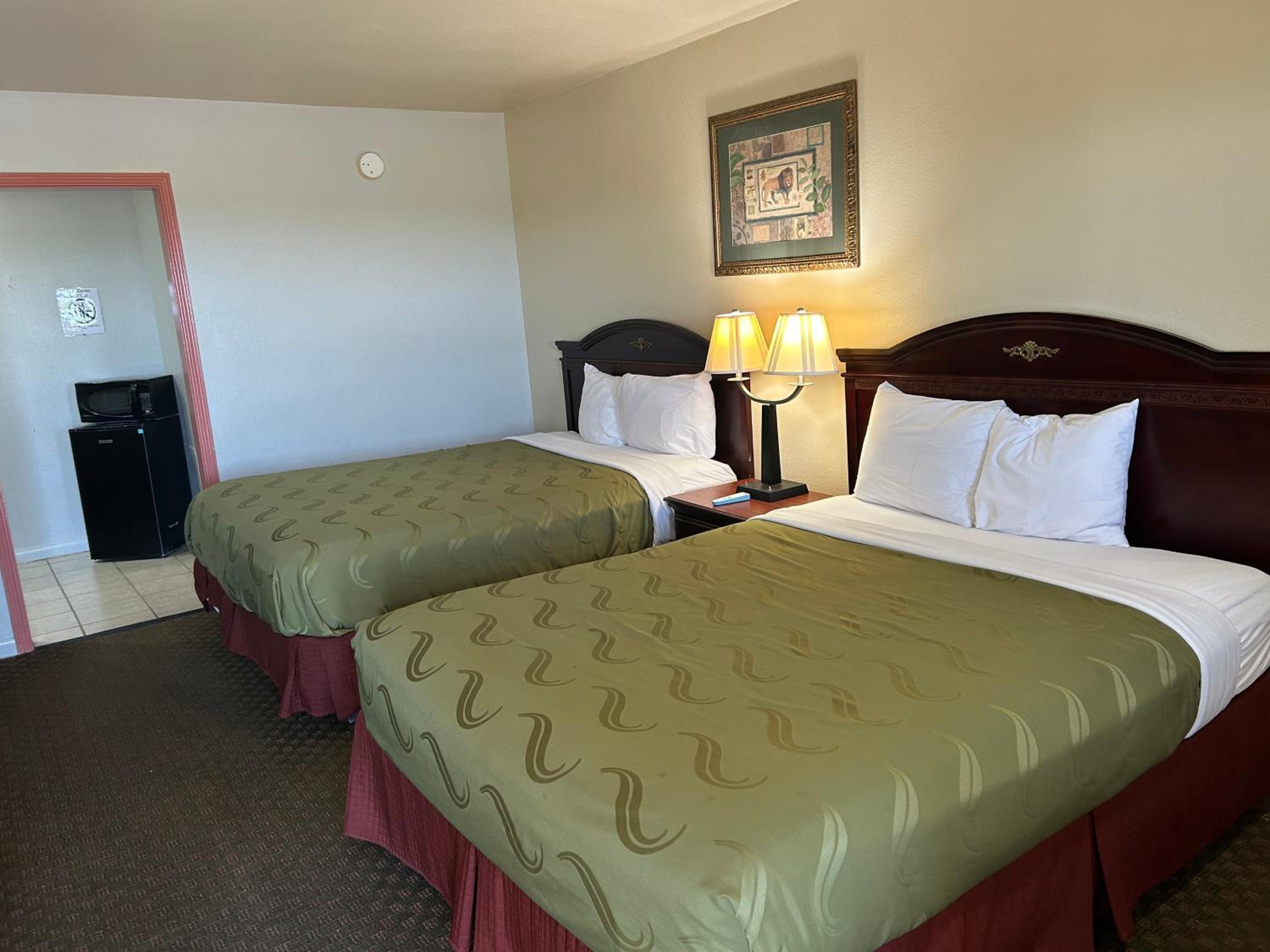 Deluxe Double Room (2 Adults + 1 Child) photo 1