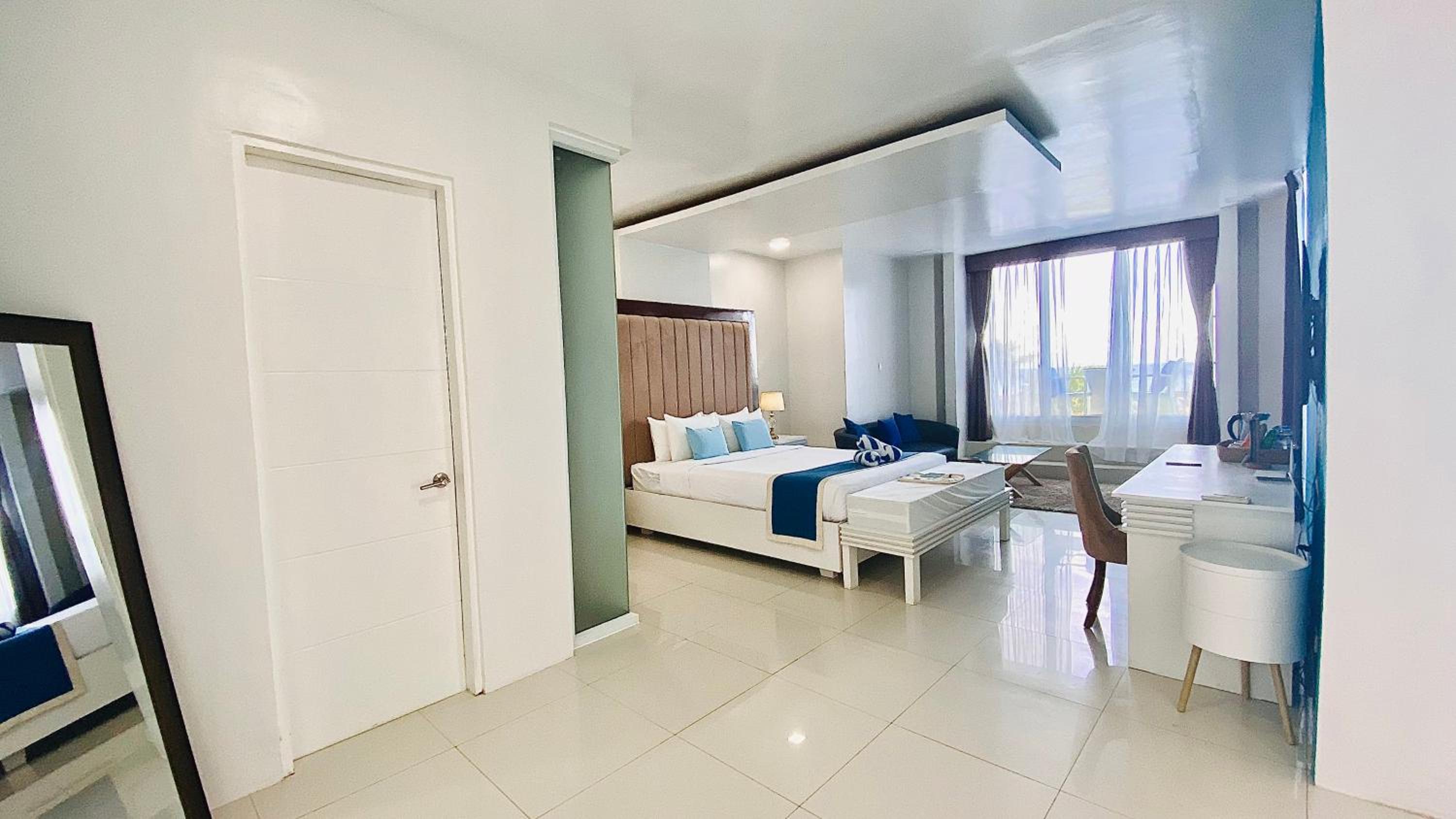 Deluxe Room - Photo 19