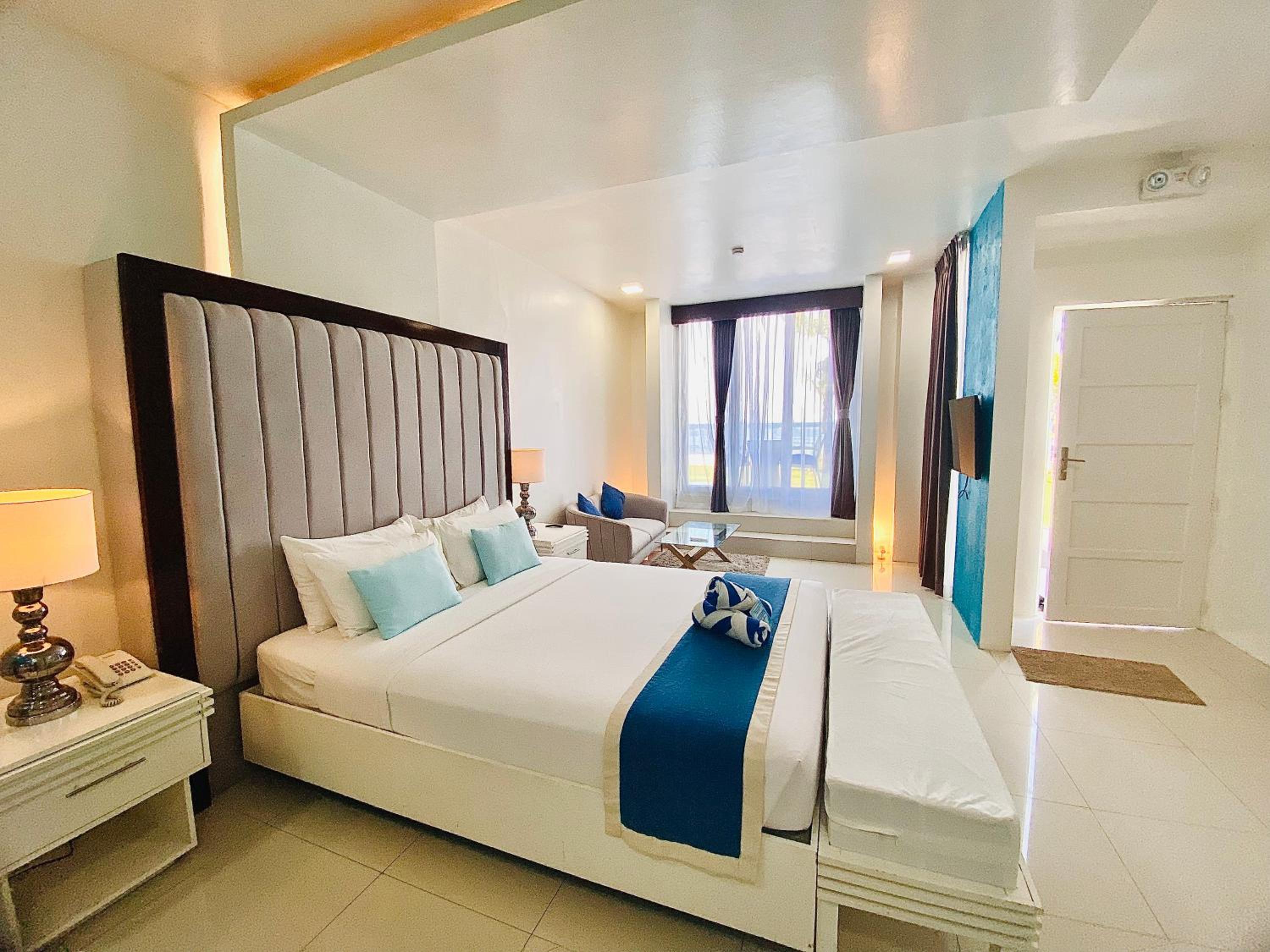 Deluxe Room - Photo 11