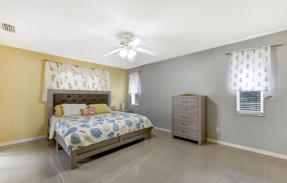 Four-Bedroom Holiday Home photo 2