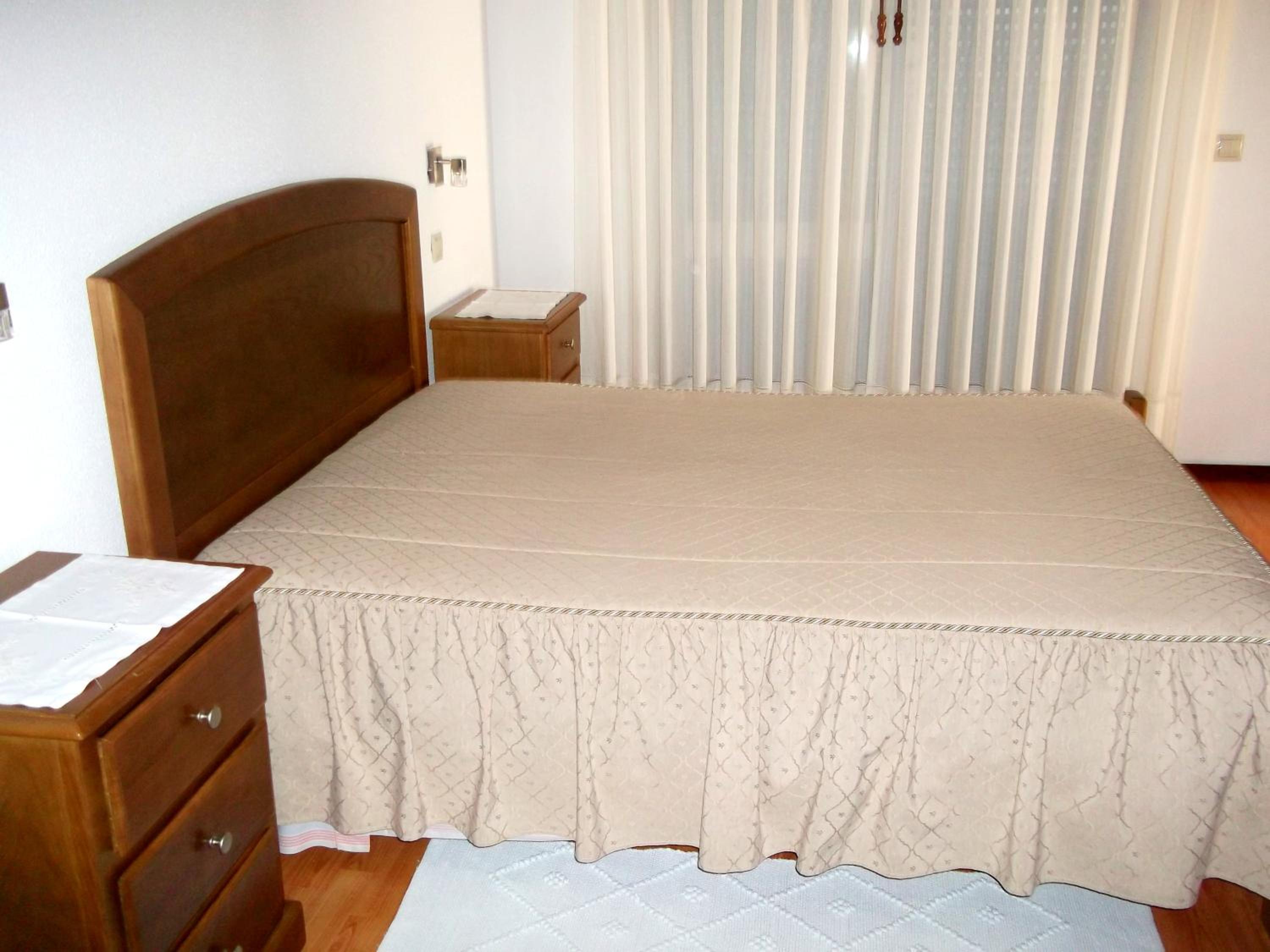 Double or Twin Room with Extra Bed - Photo 9
