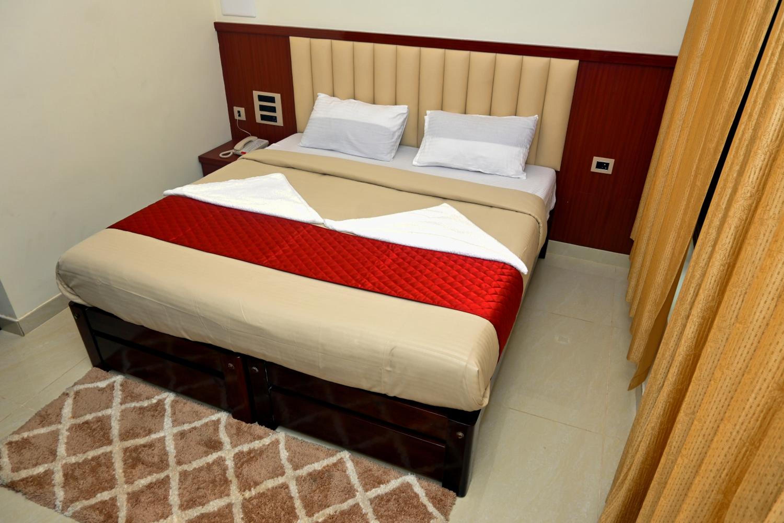 Standard King Room photo 1