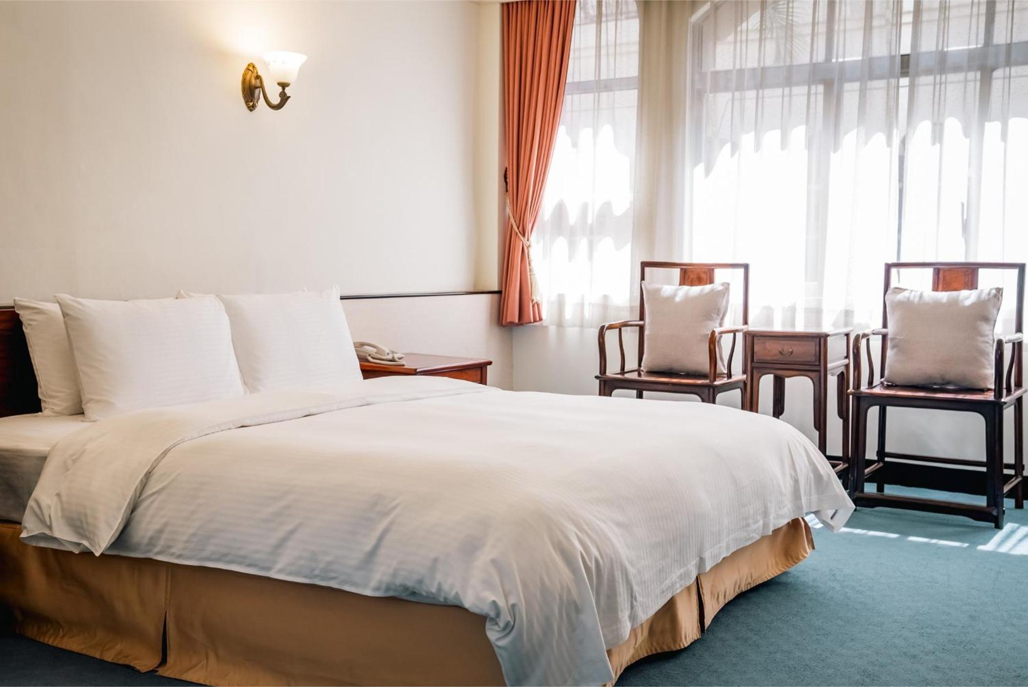 Deluxe Double Room with Bath photo 3