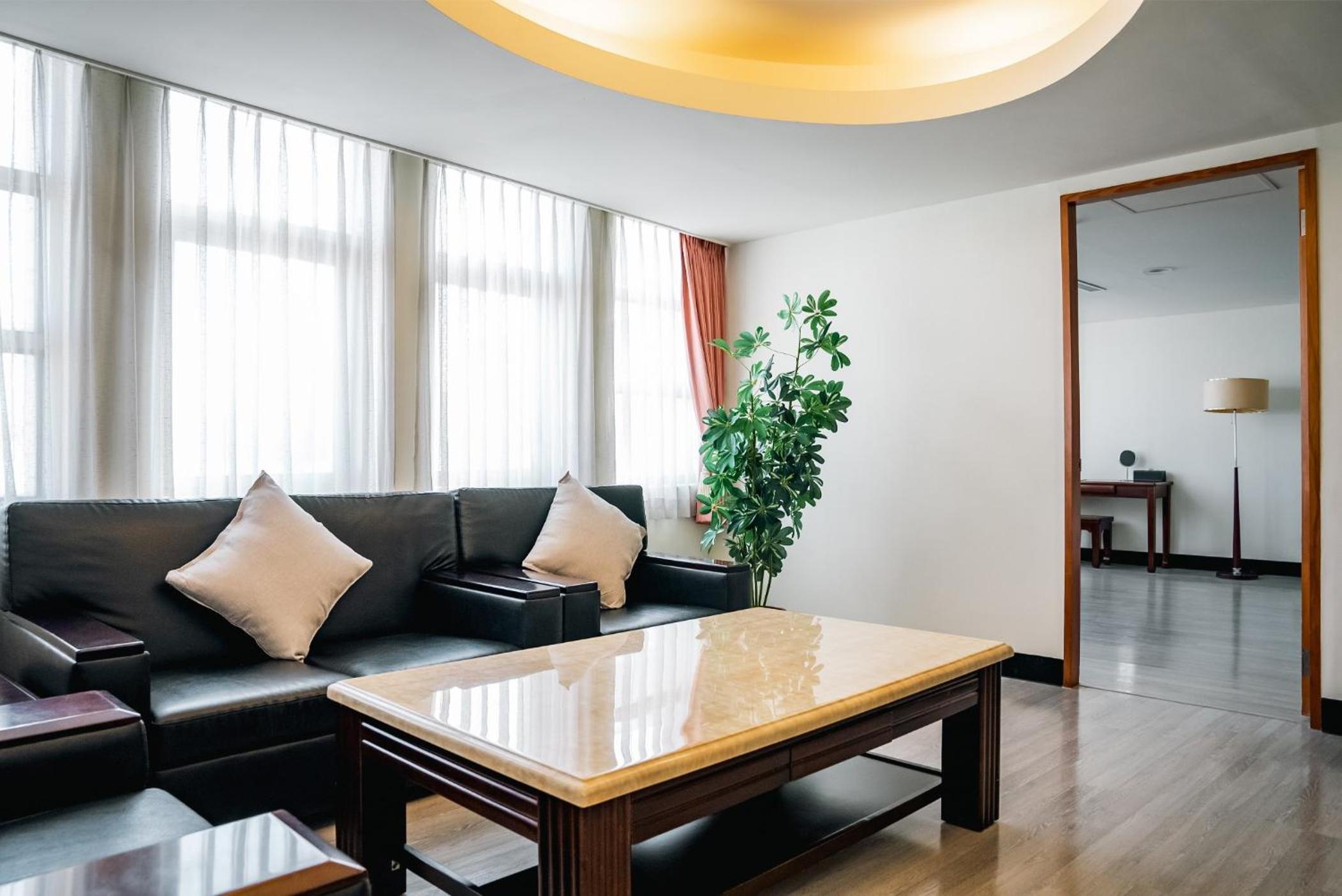 Deluxe Family Suite photo 3