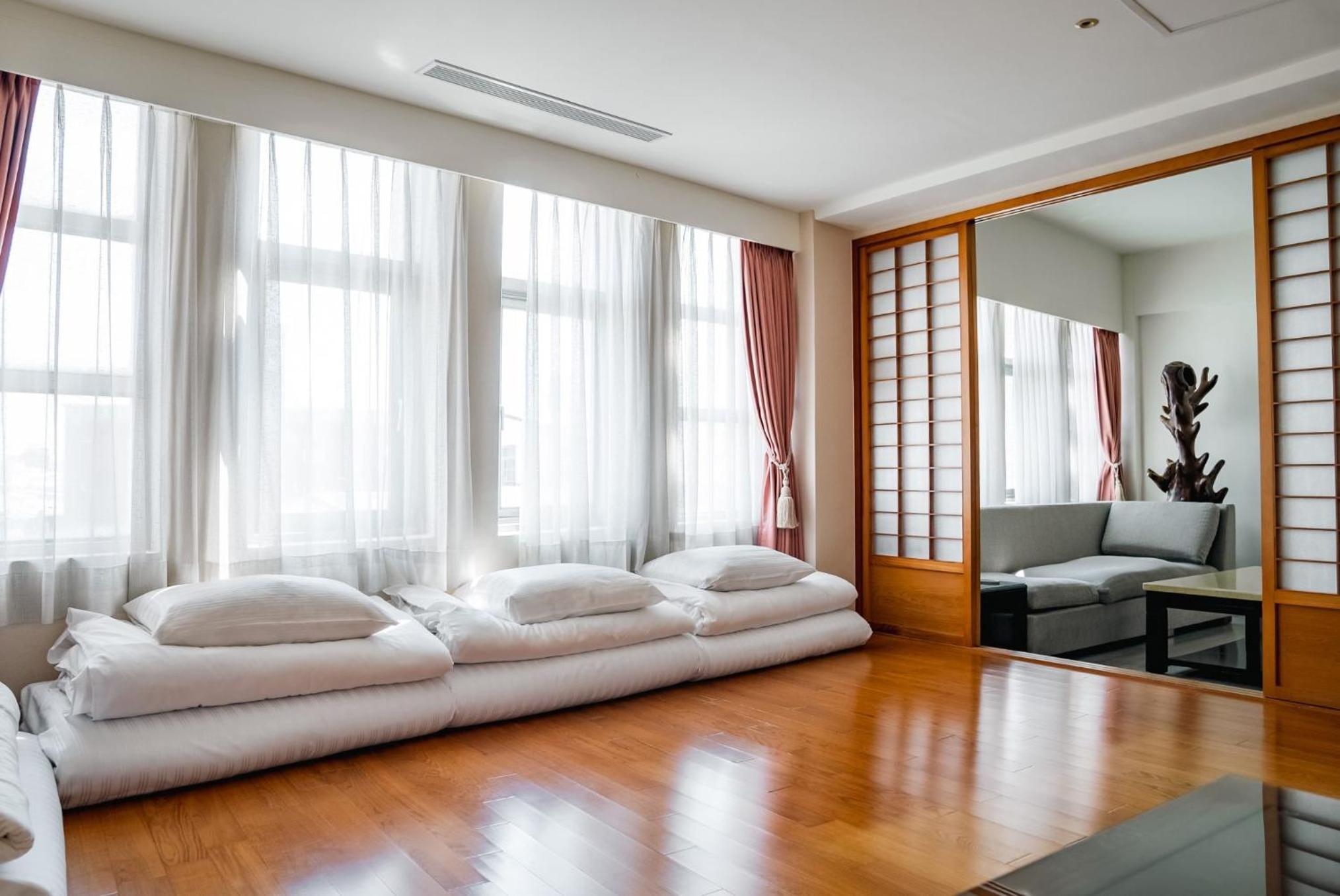 Deluxe Family Suite photo 2