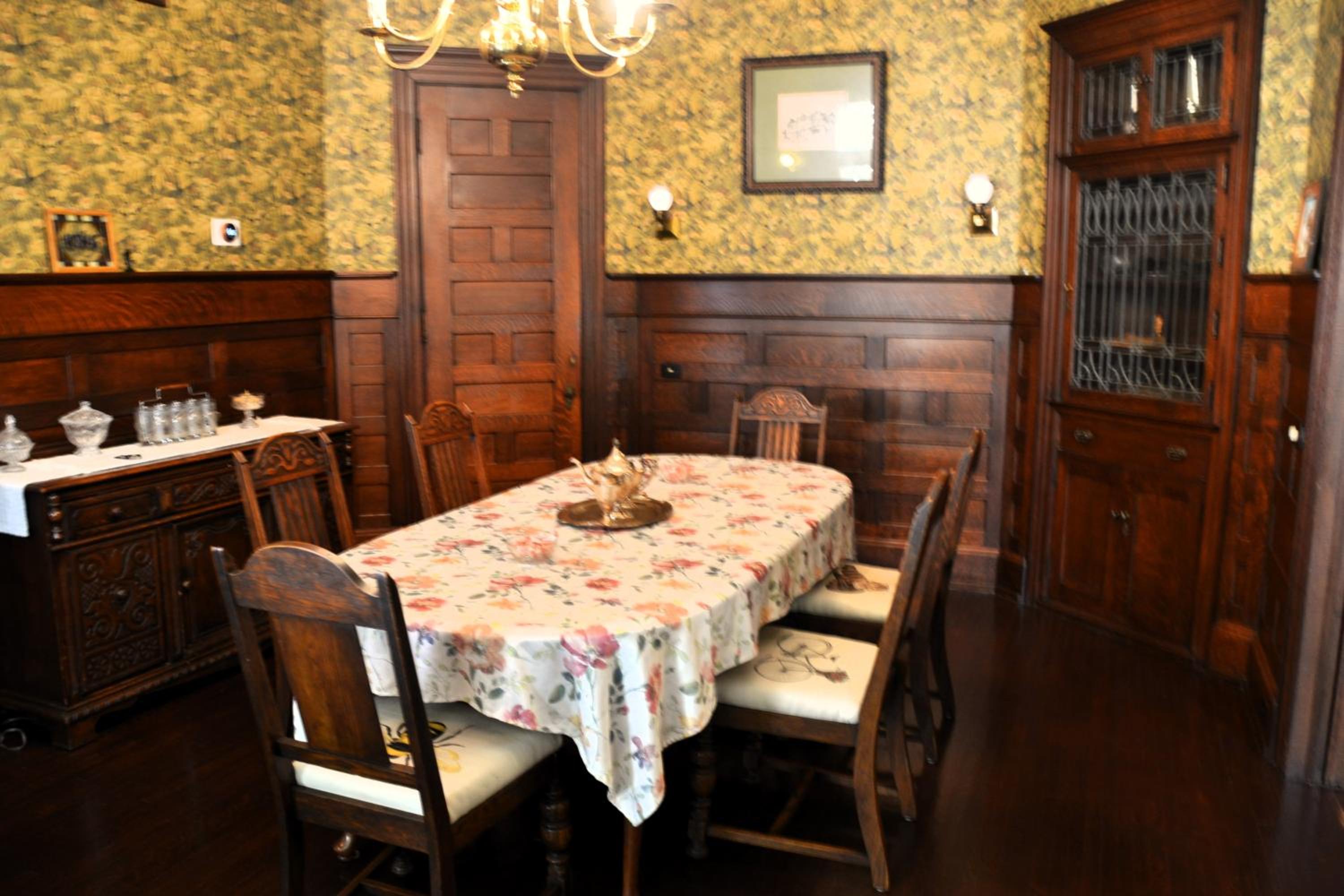 Deluxe Queen Room - Photo 8