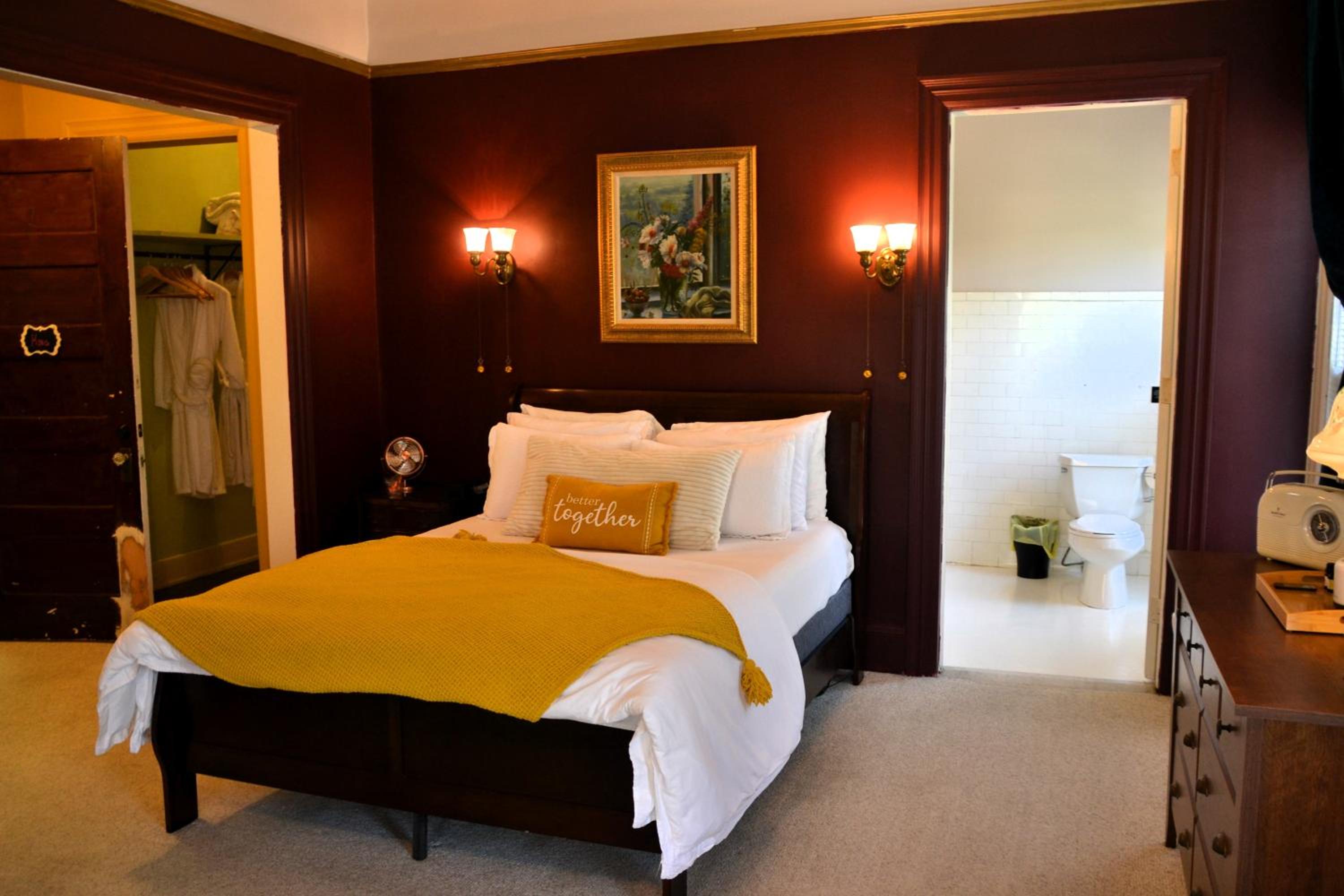 Deluxe Queen Room - Photo 2