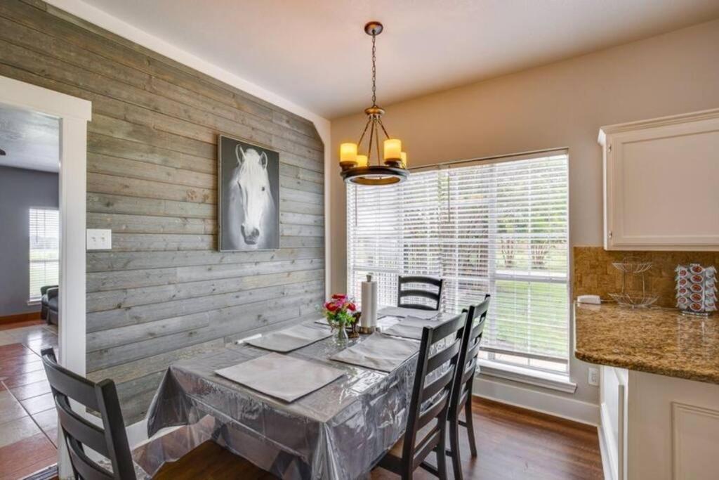 Three-Bedroom House photo 2