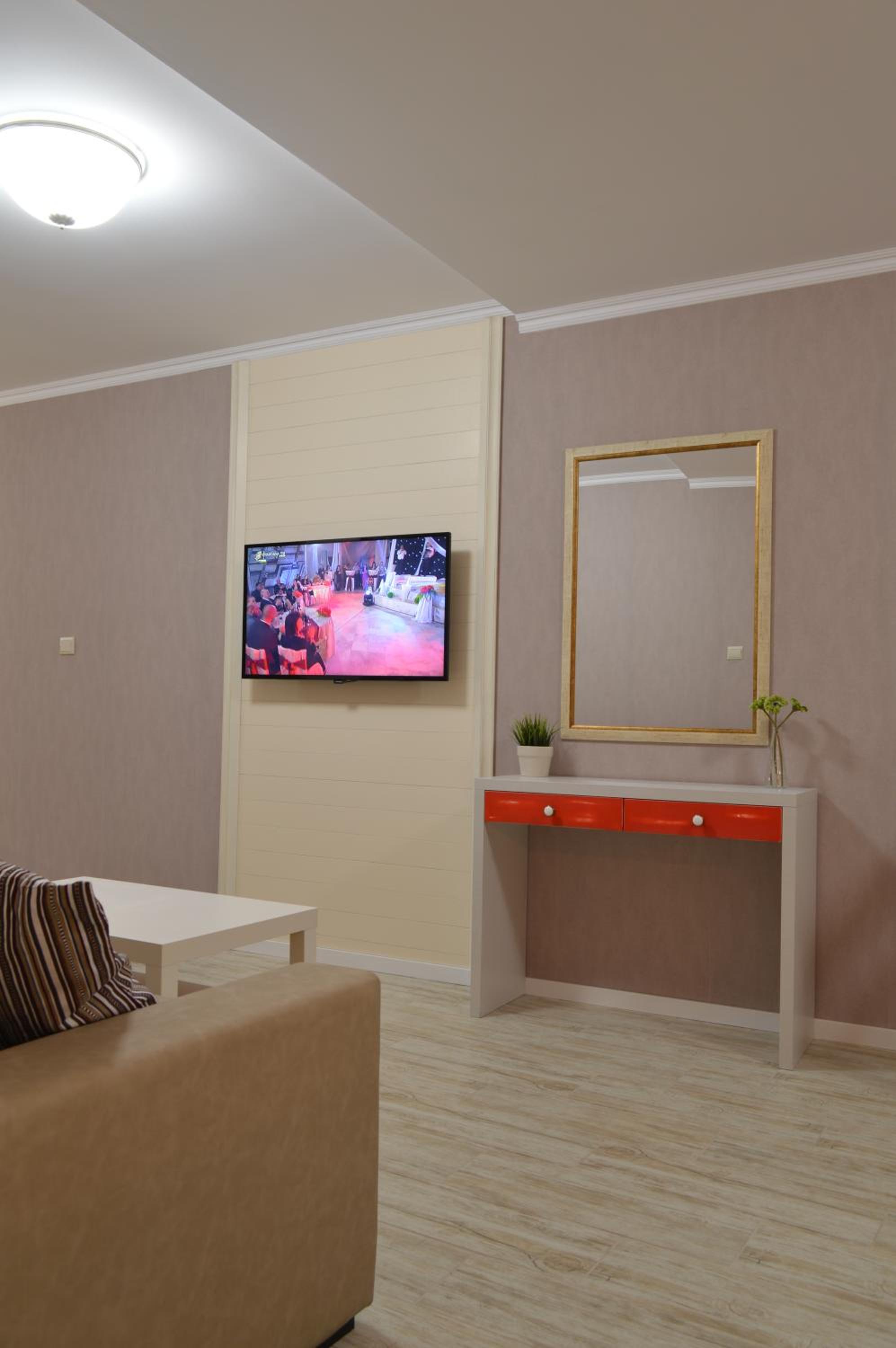 Studio Apartment - Photo 19