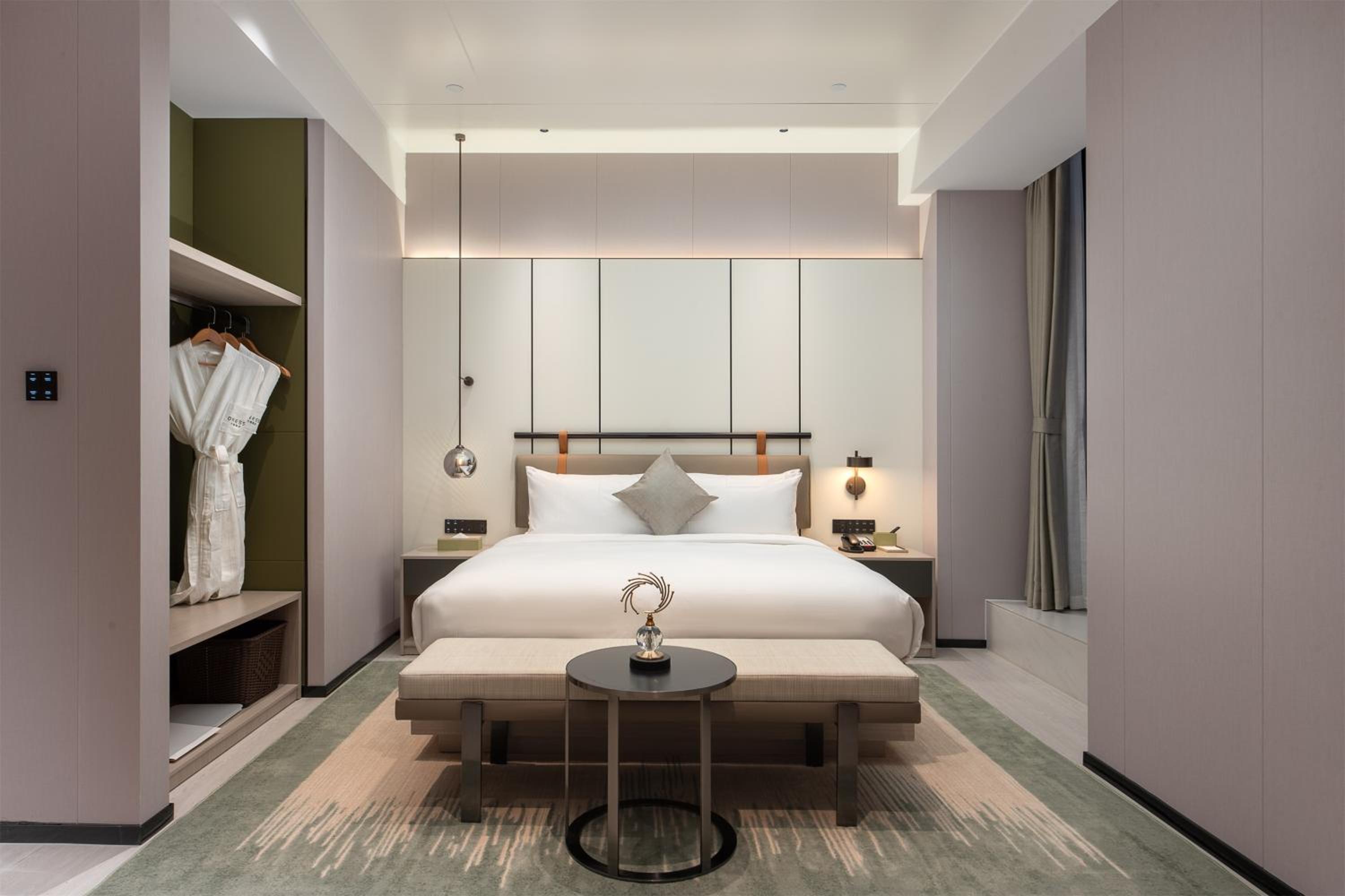 Deluxe City View King Room