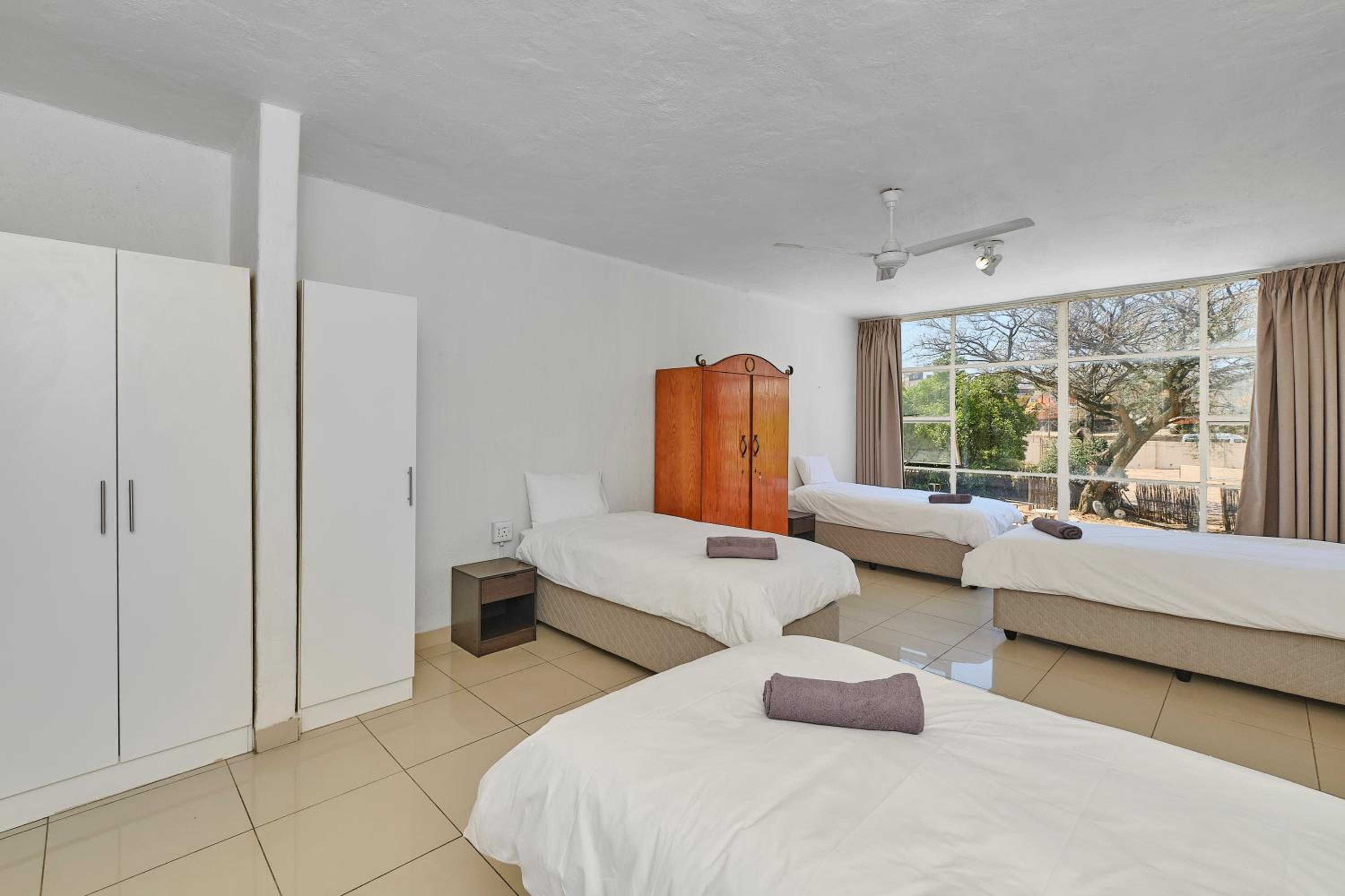 Bed in 4-Bed Male Dormitory Room photo 2