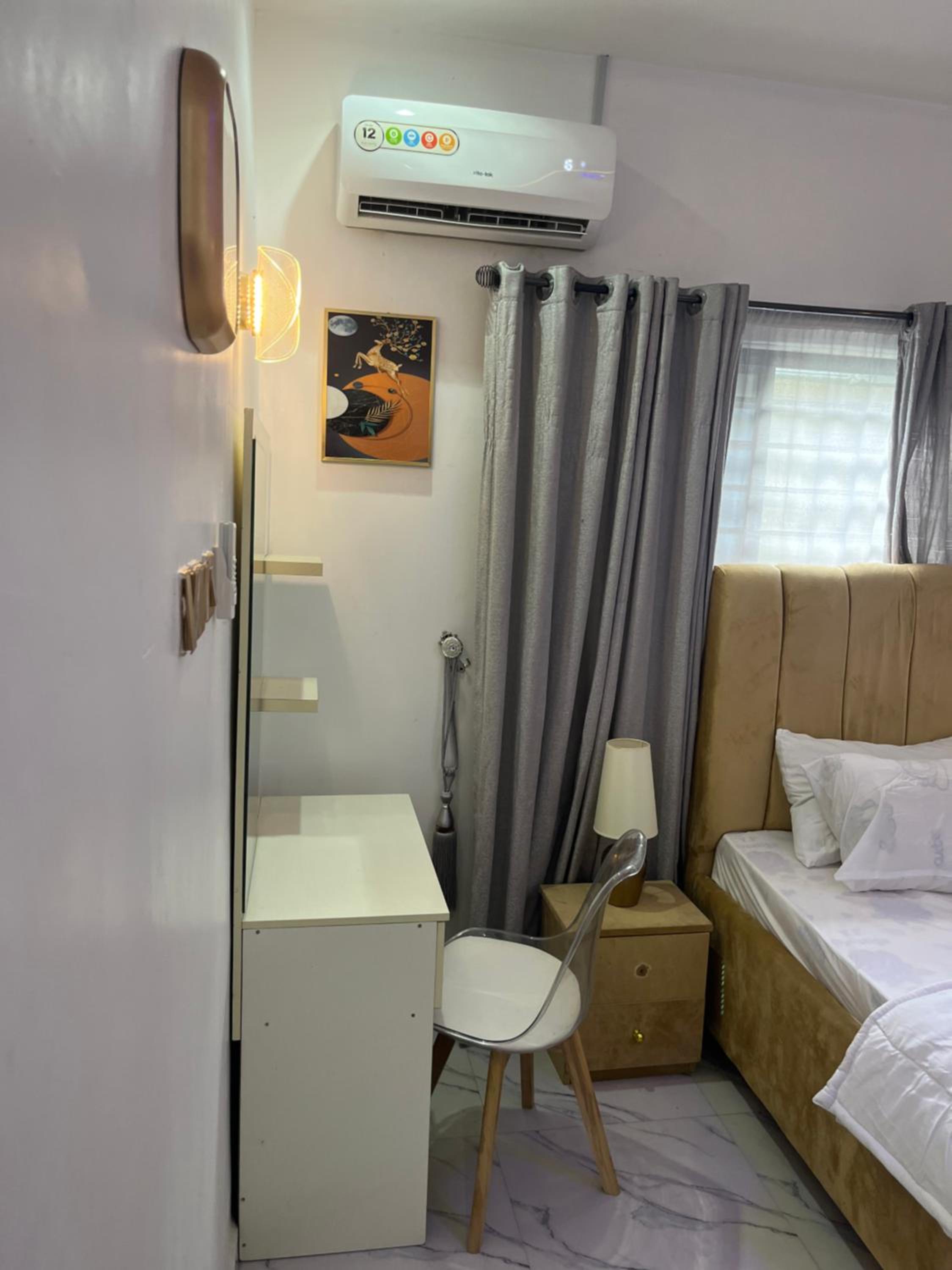One-Bedroom Apartment photo 1