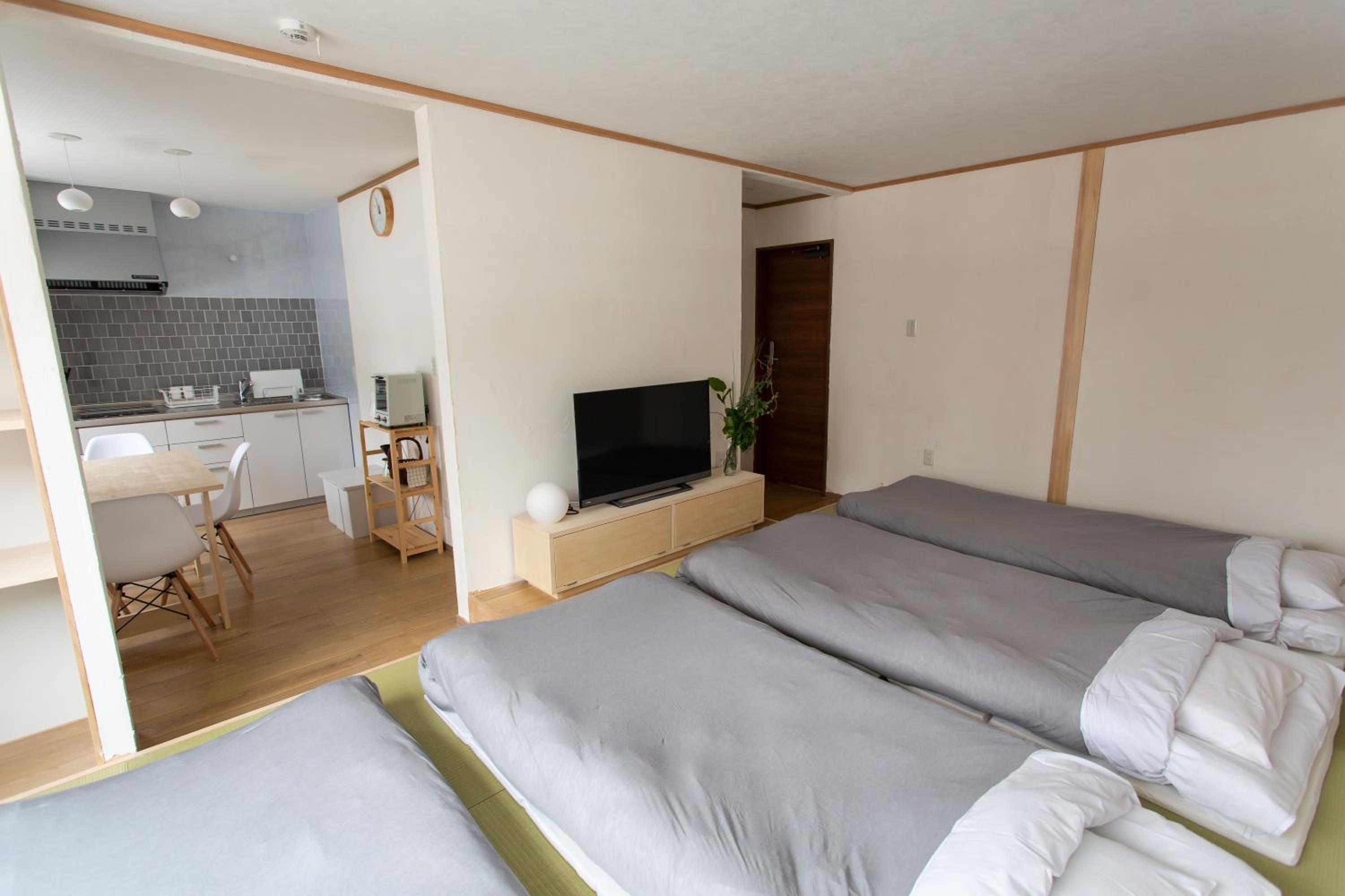 One-Bedroom Apartment photo 1