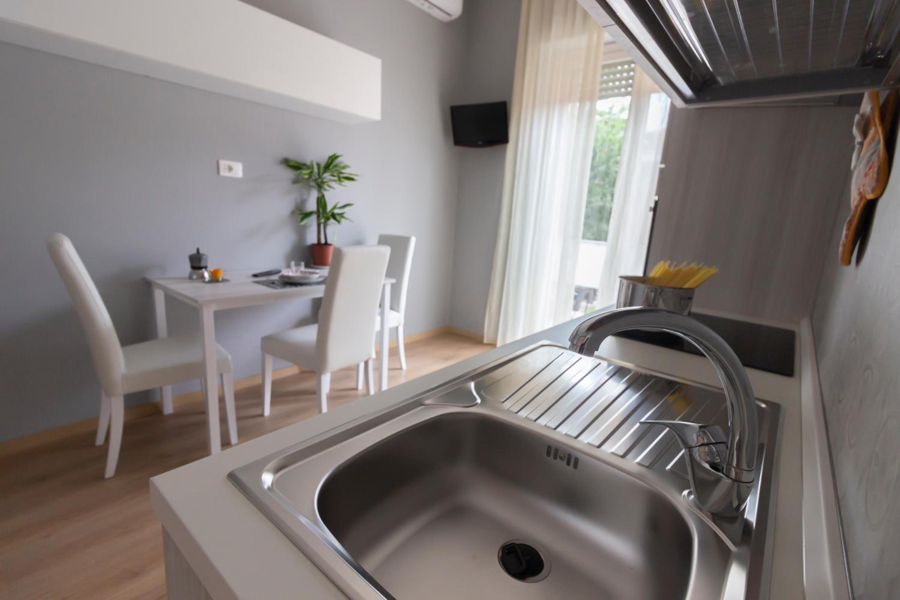One-Bedroom Apartment - Photo 3