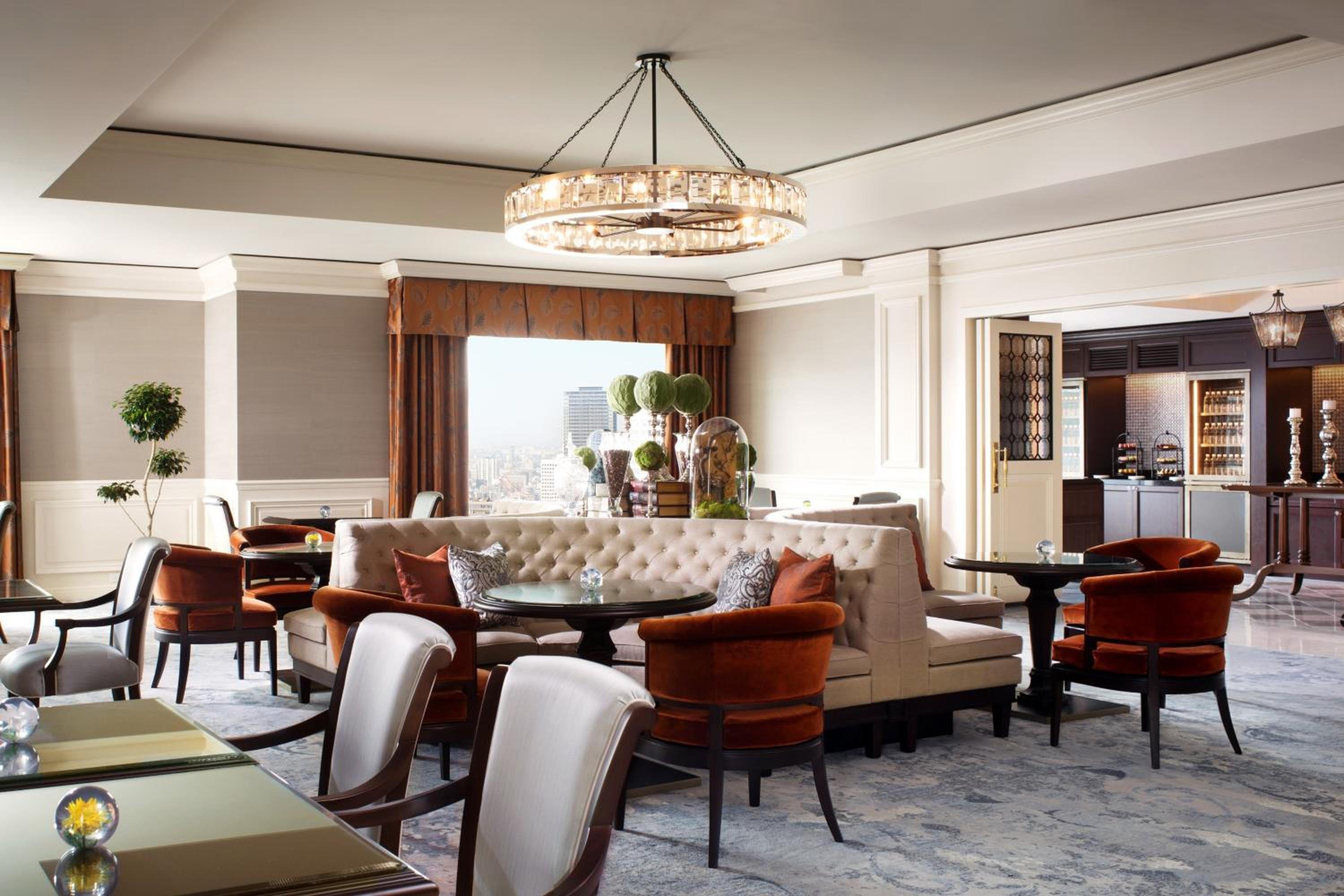 Club Deluxe Room, Club level, Guest room, 1 King, City view - Photo 5