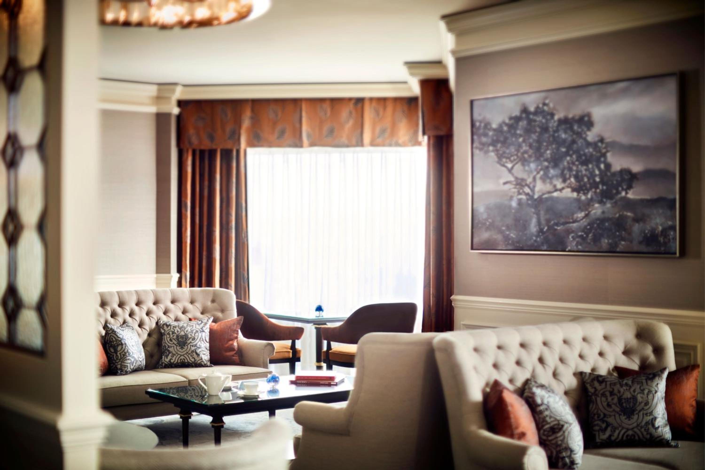 Club Deluxe Room, Club level, Guest room, 1 King, City view - Photo 11