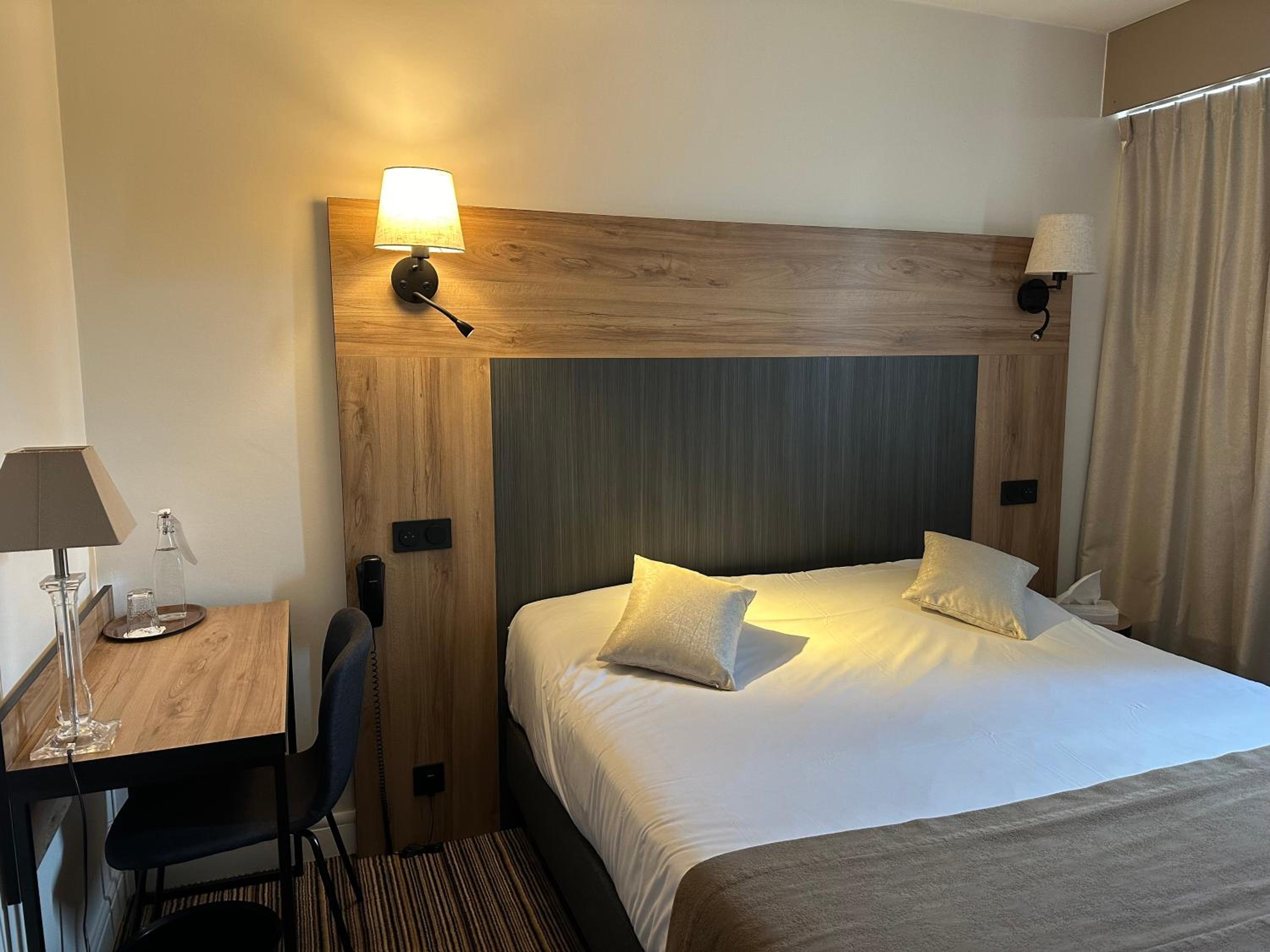 Standard Double or Twin Room photo 2