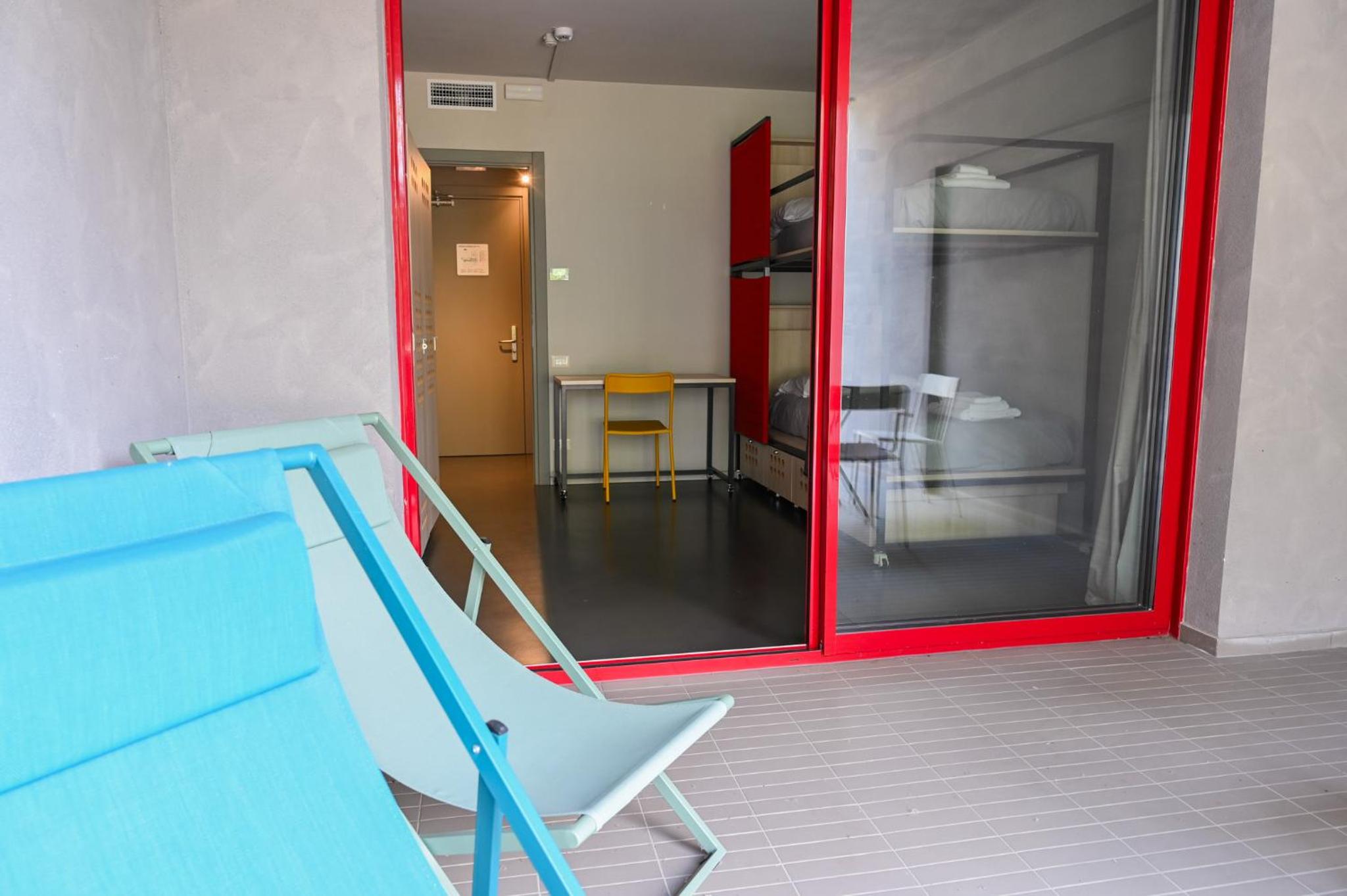 Quadruple Room with Private Bathroom photo 1