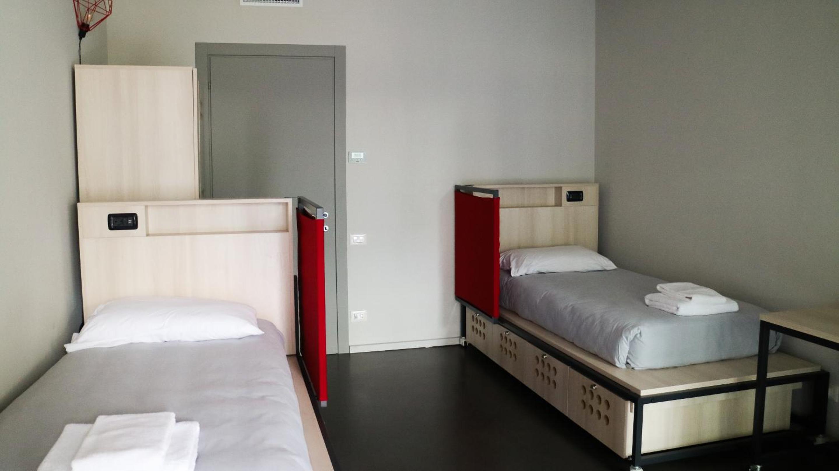 Twin Room with Private Bathroom photo 1