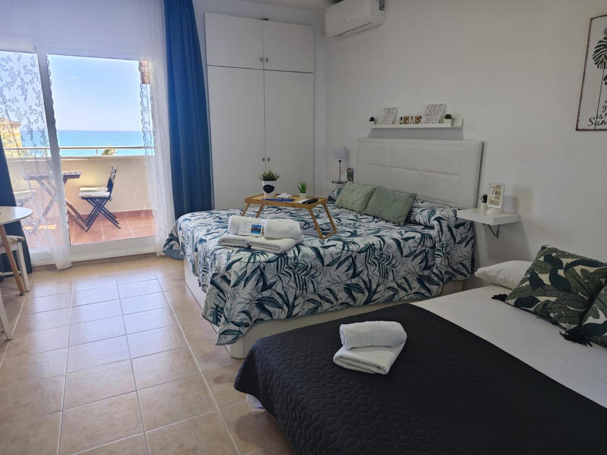 Estudio con vista al mar