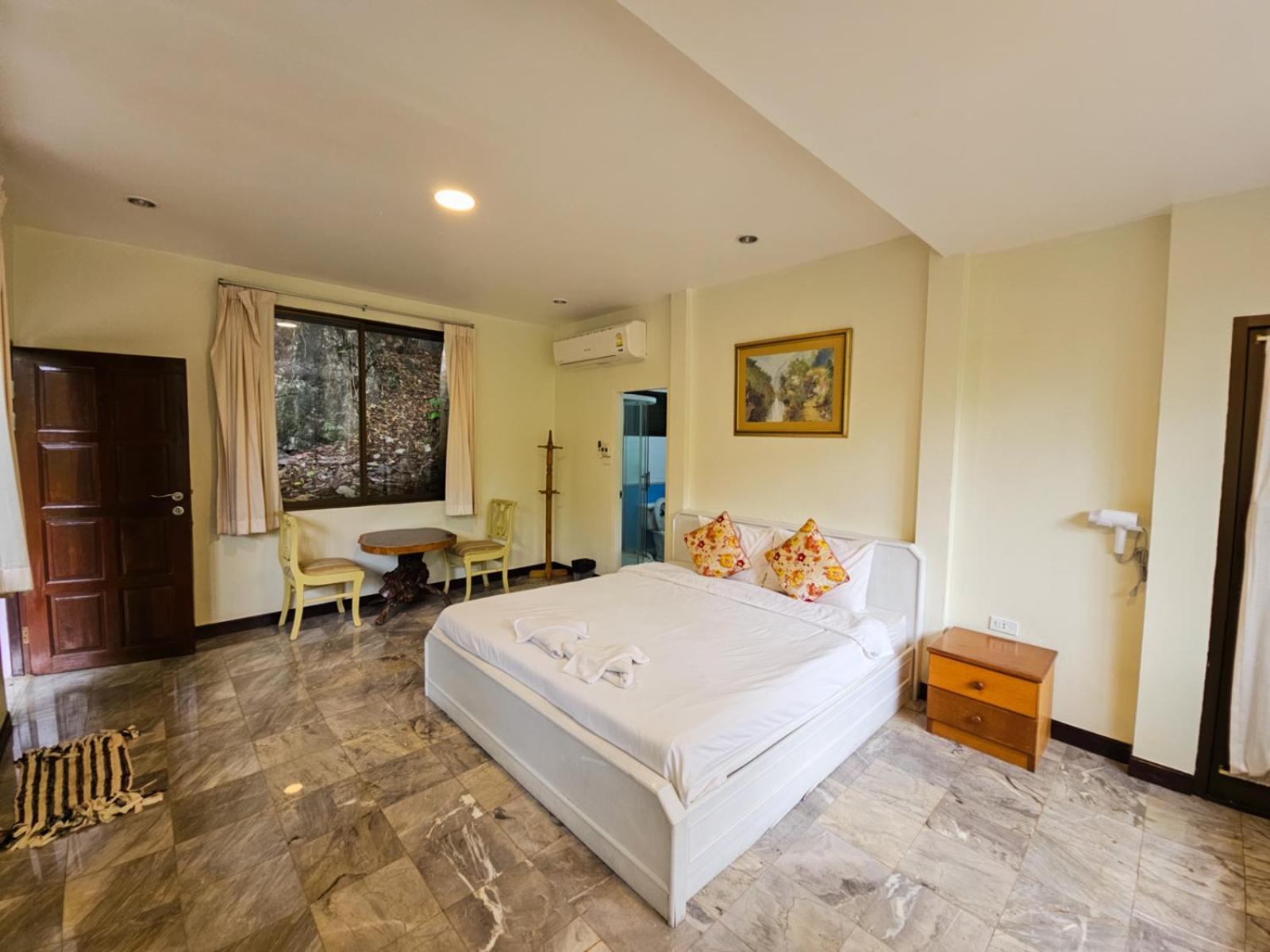 Double Room - Photo 9