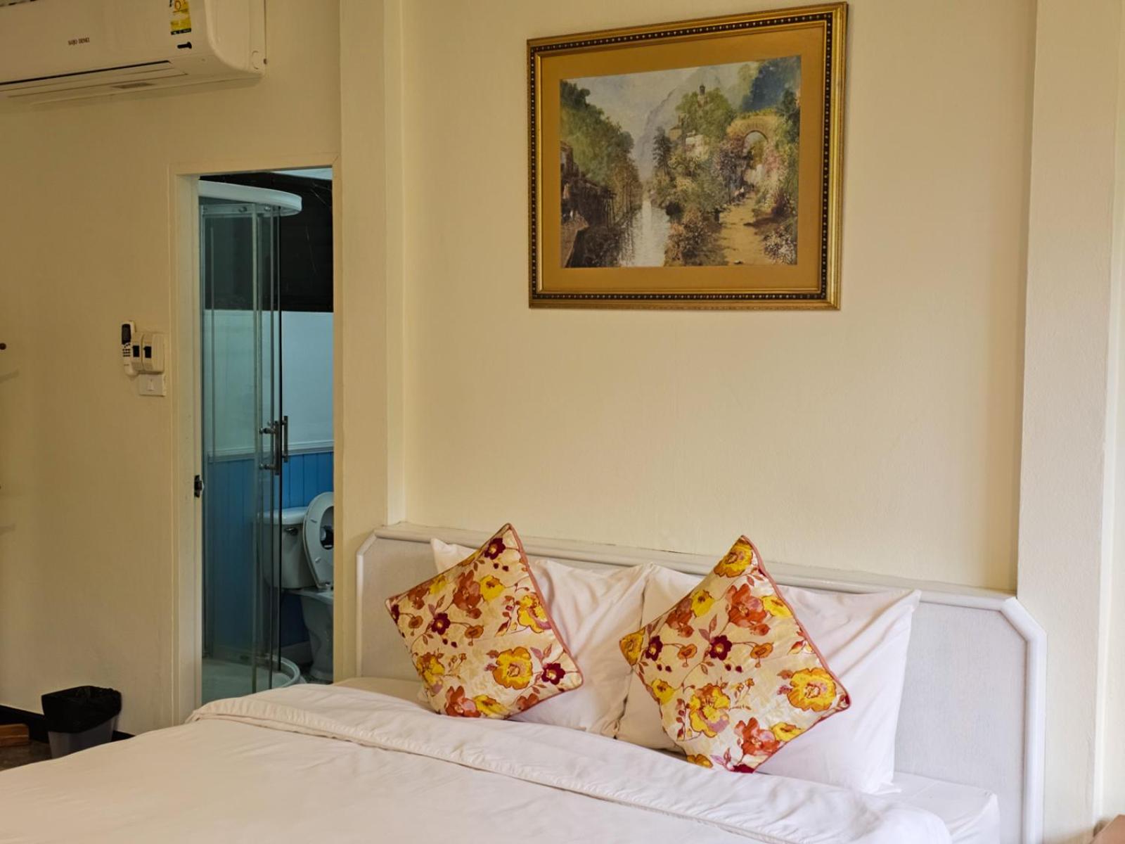 Double Room - Photo 8