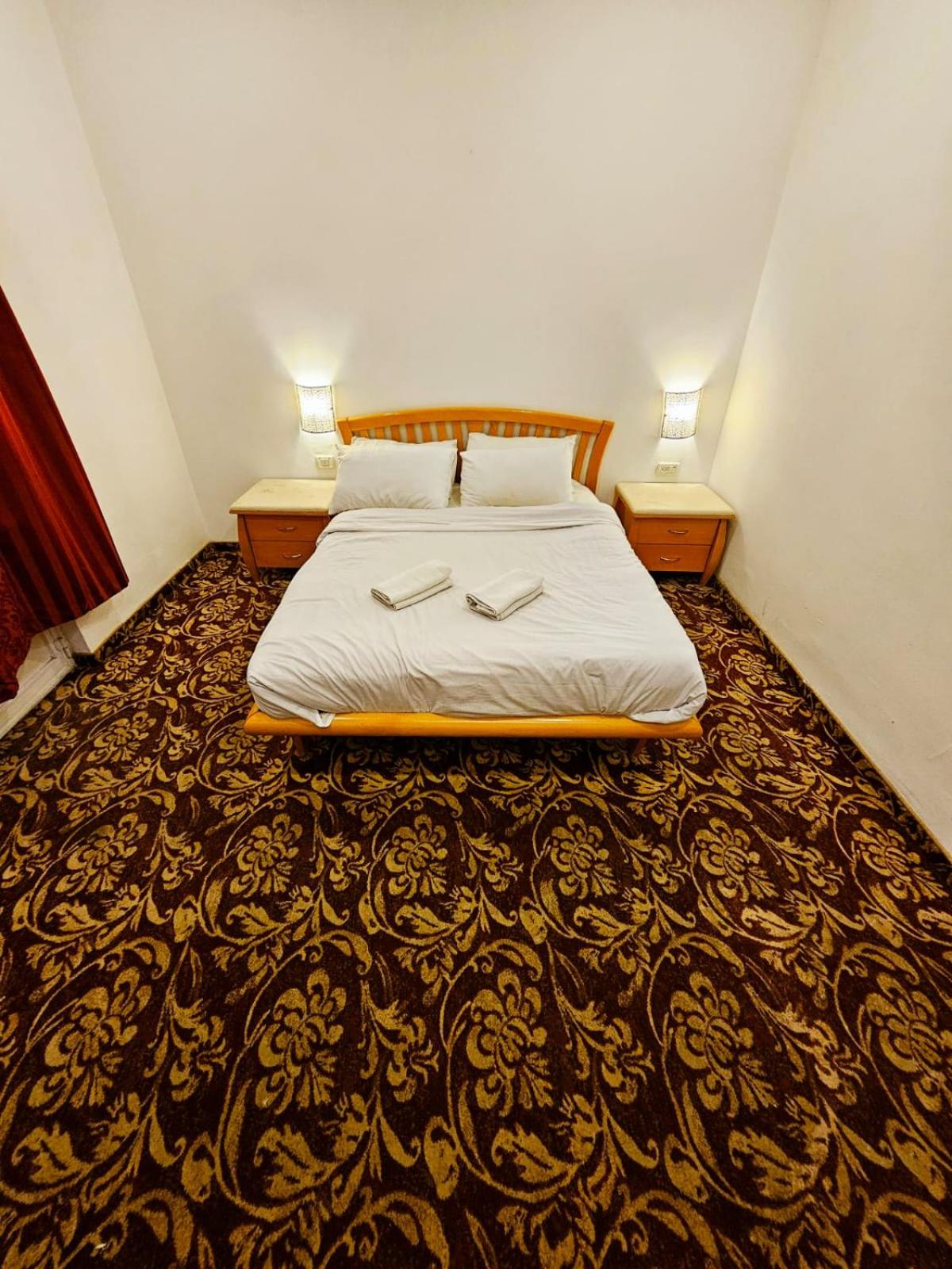 Standard Double Room - Photo 17