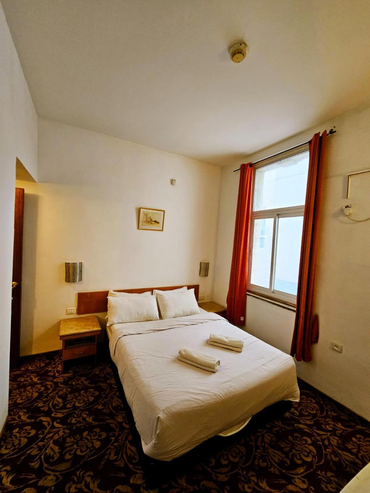 Standard Double Room - Photo 12