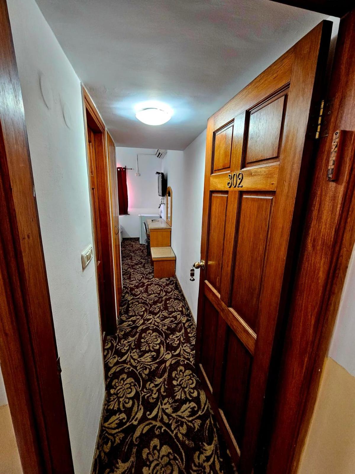 Standard Triple Room - Photo 8