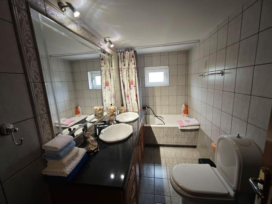 Two-Bedroom Apartment With Balcony photo 3