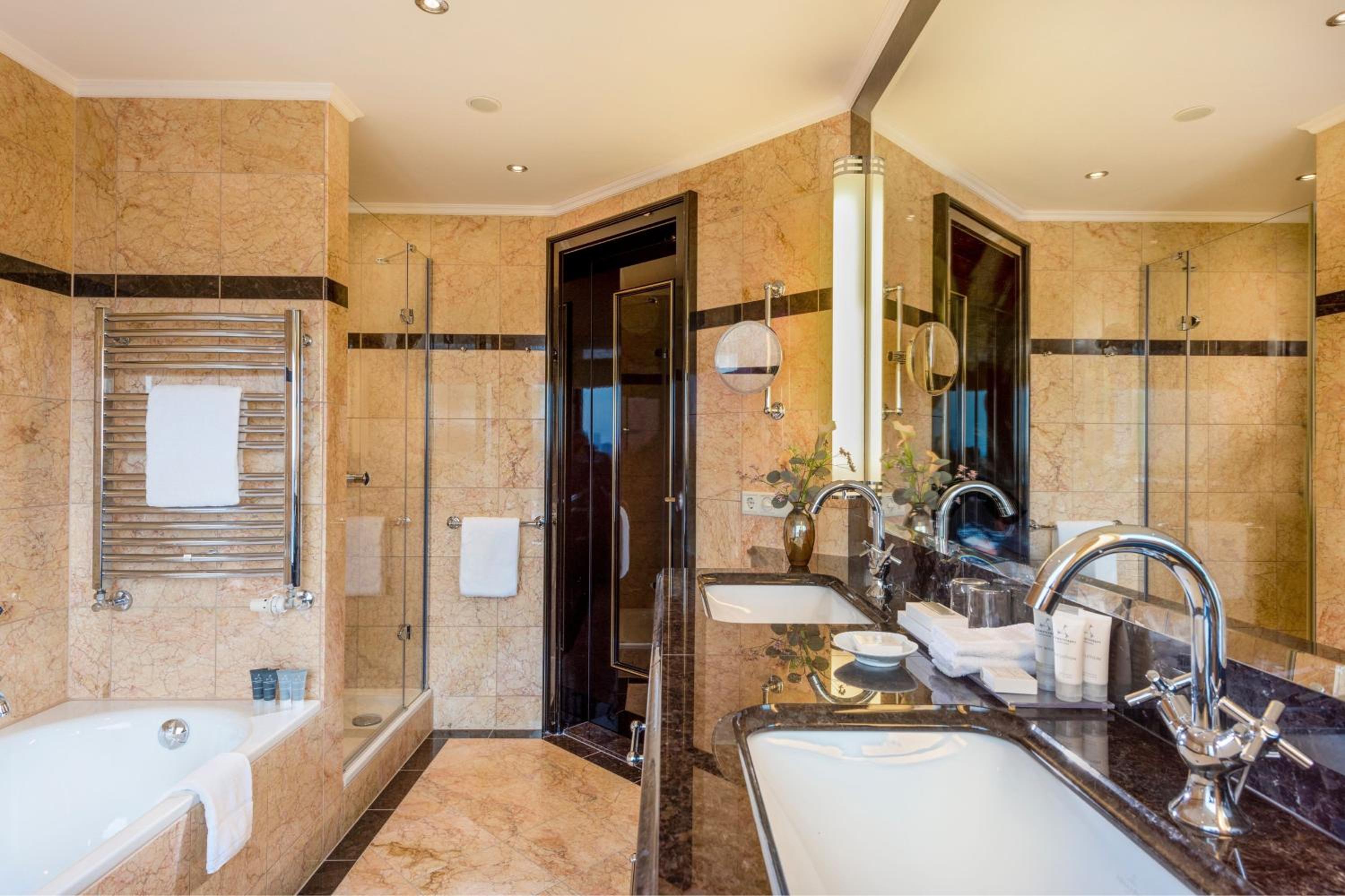 Junior King Suite