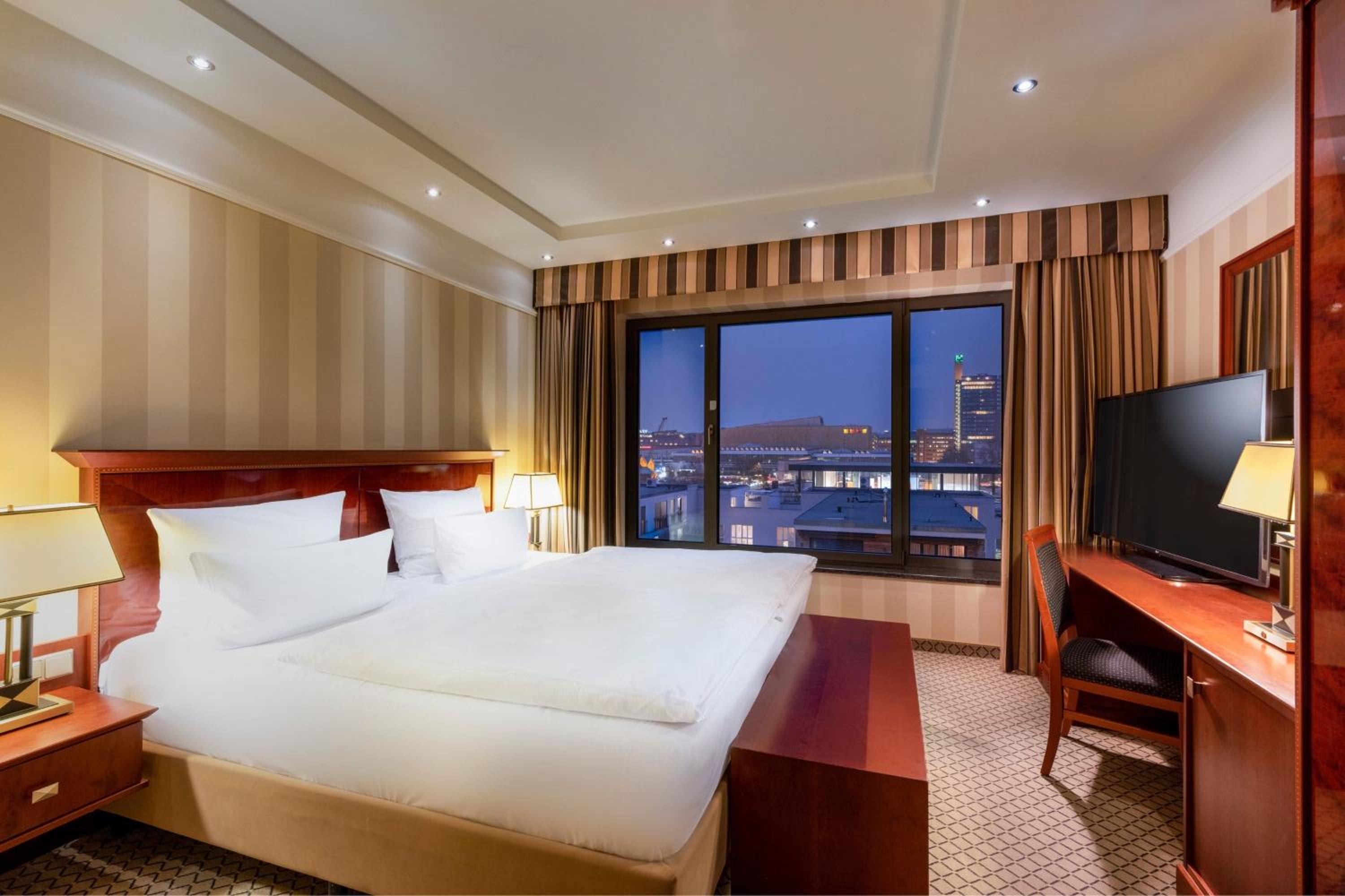 Superior Suite, 1 Bedroom Suite, 1 King thumbnail 5