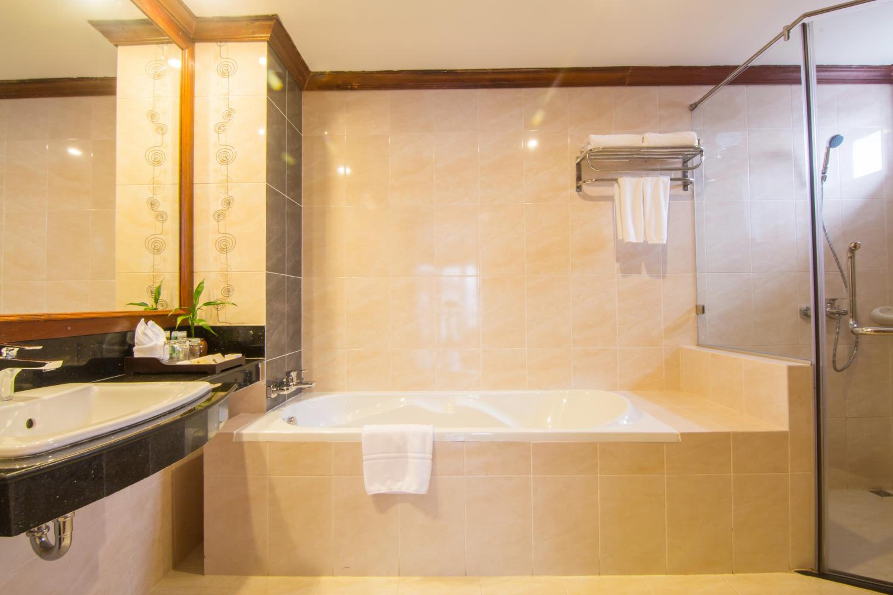 Junior Suite Triple with Balcony photo 3