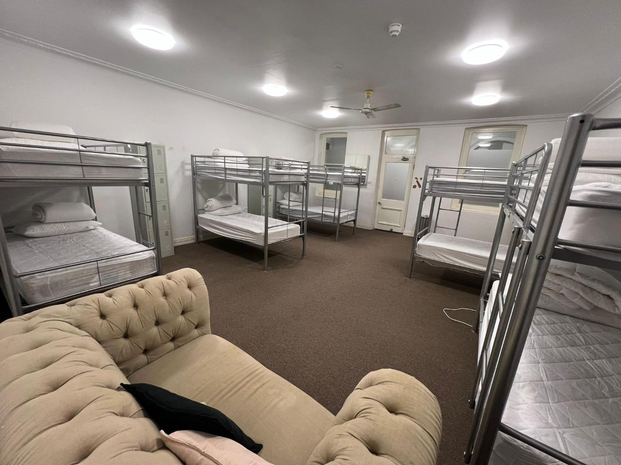 Bed in 10-Bed Mixed Dormitory Room photo 1