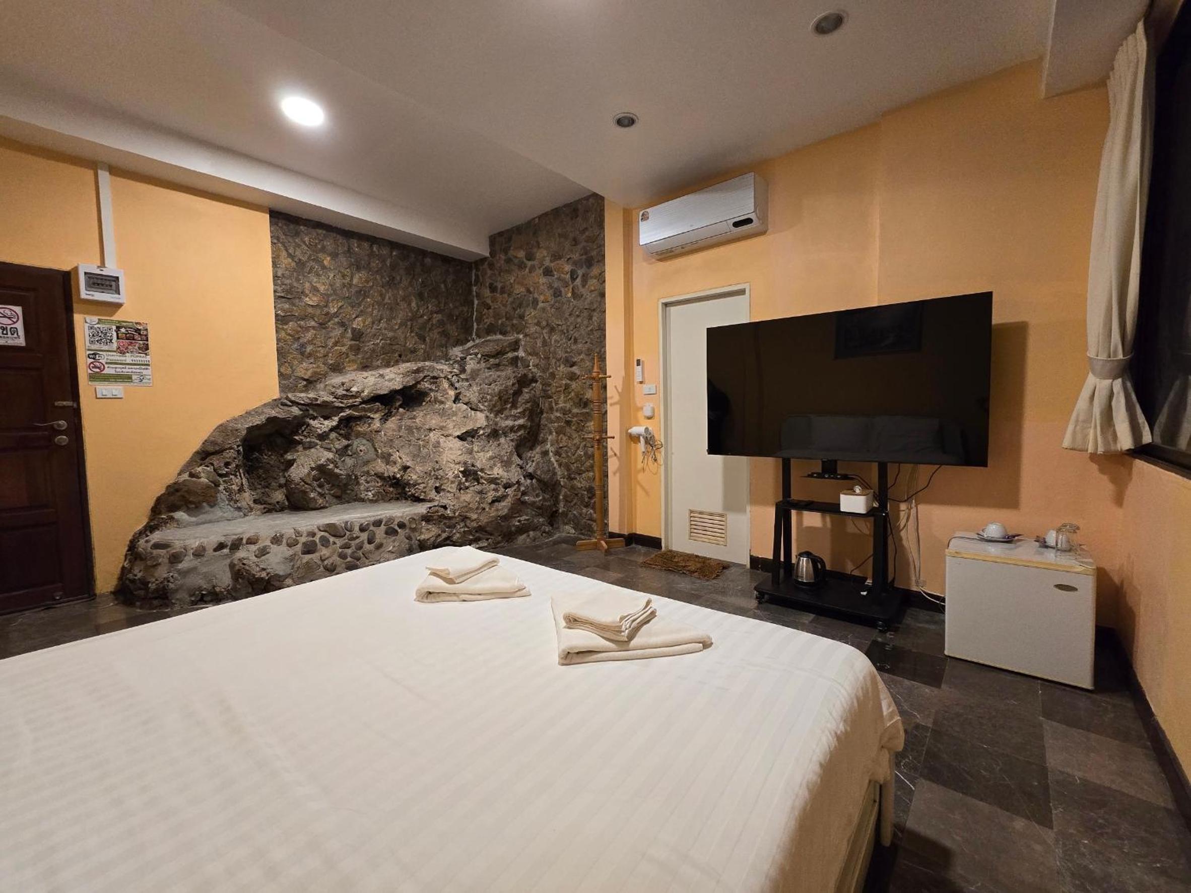 Double Room - Photo 5