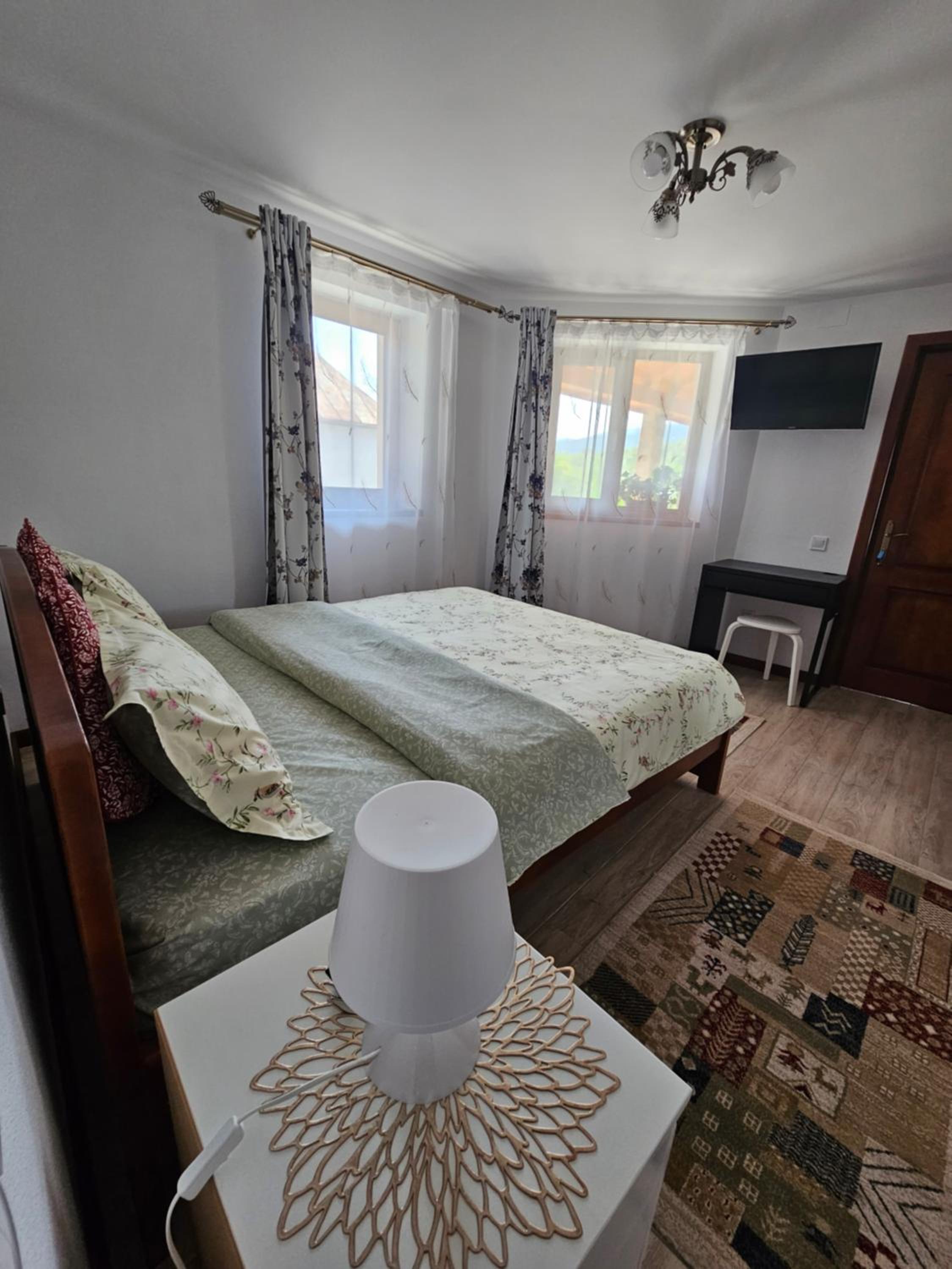 Standard Double Room - Photo 11