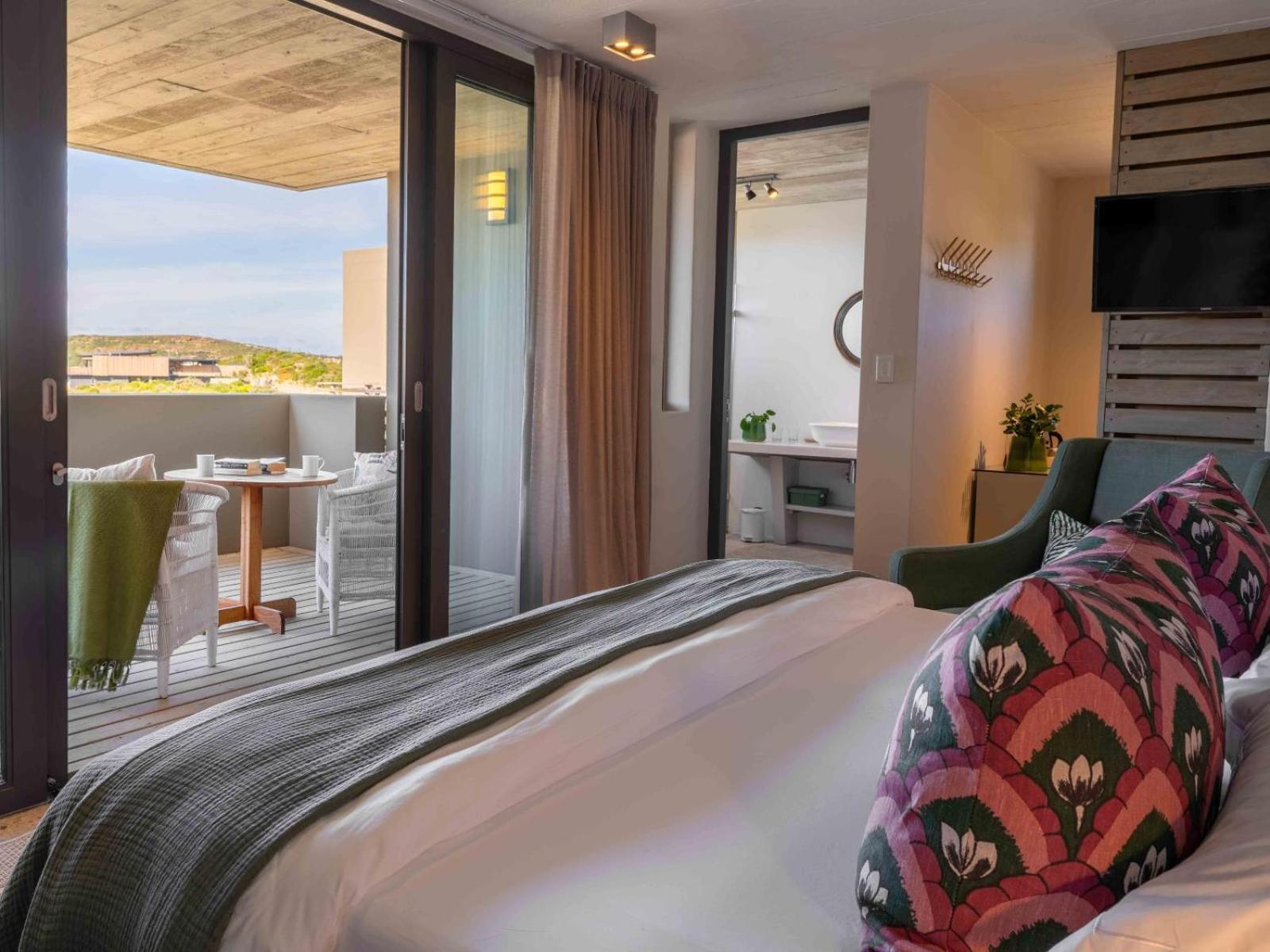 Double or Twin Room with Partial Sea View