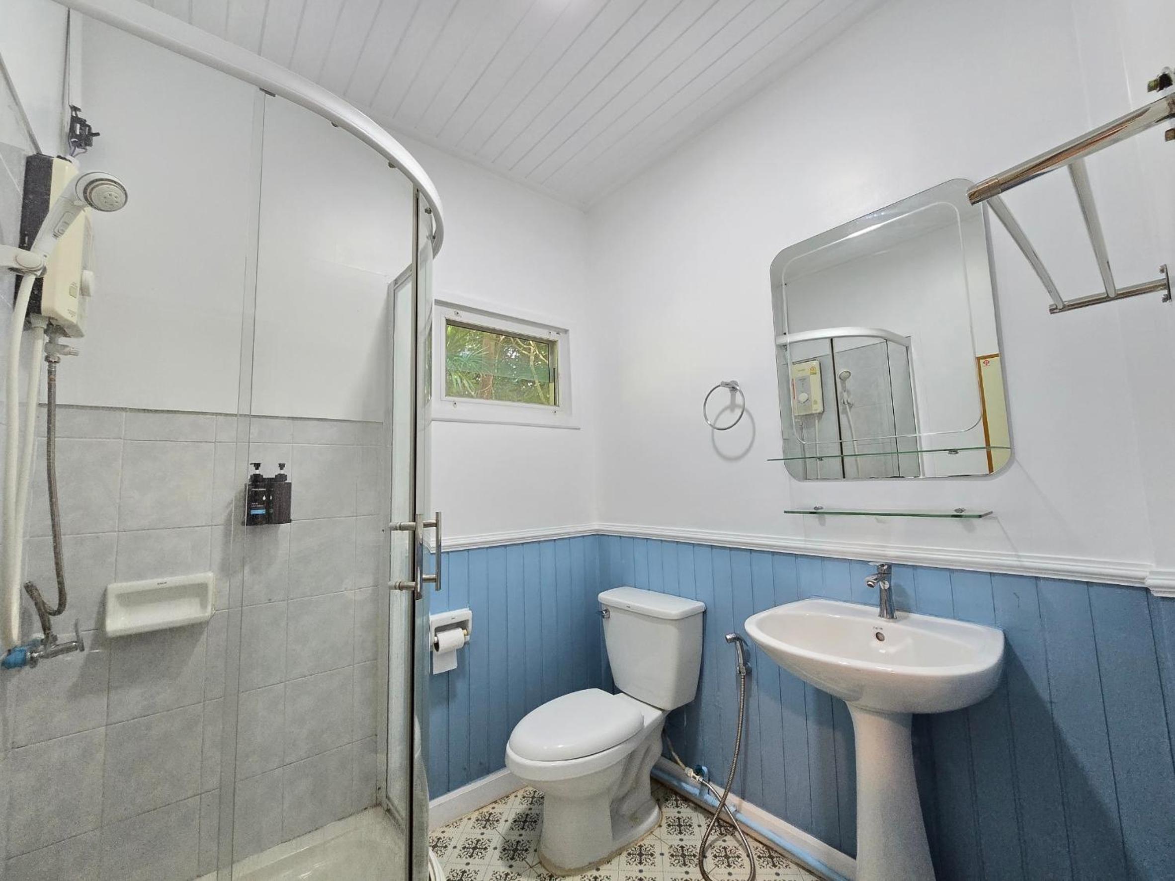 Standard Twin Room - Photo 7