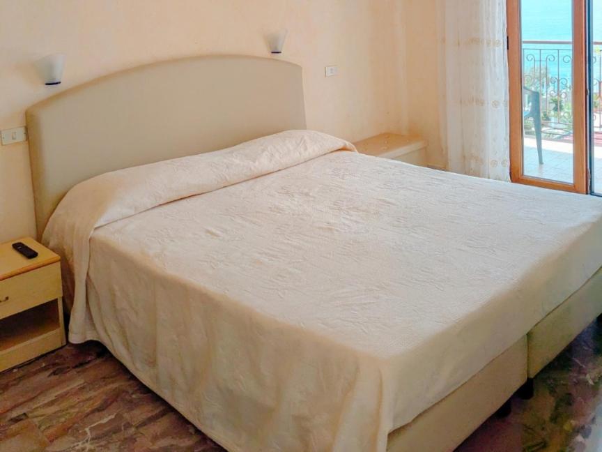 Double or Twin Room with Private Bathroom - Photo 18