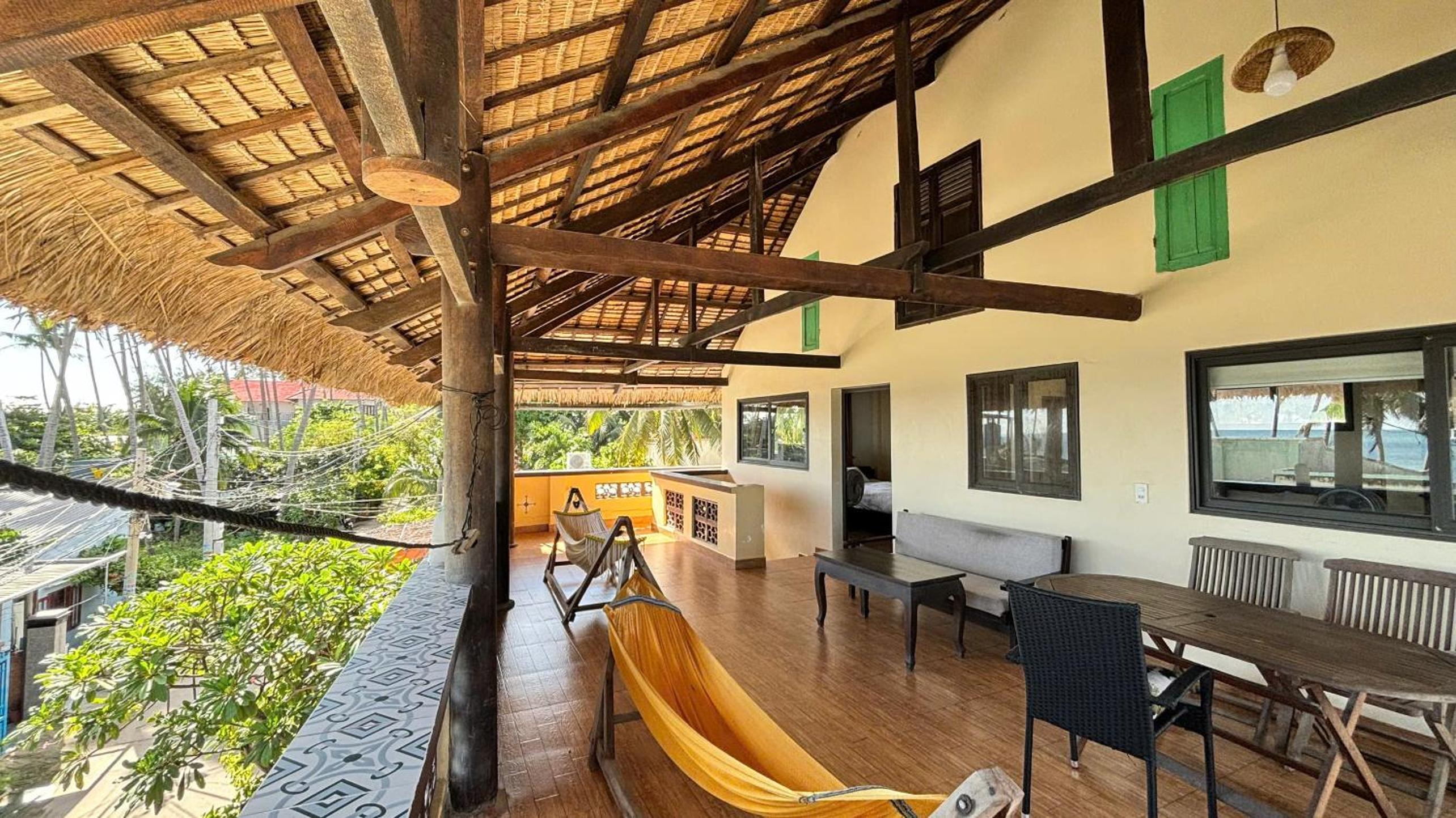 Family Room with Sea View - Photo 3