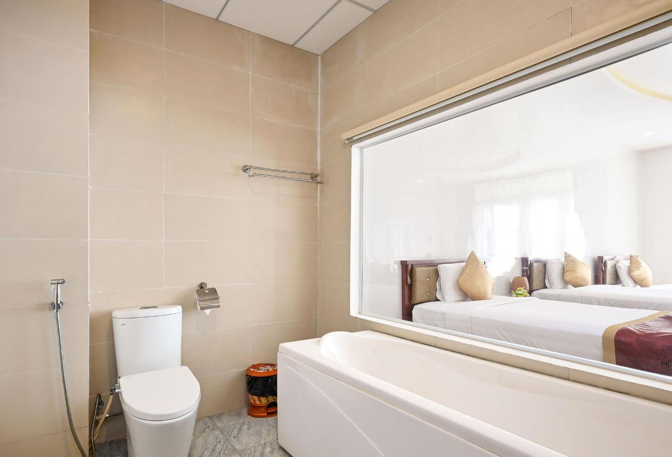 Deluxe Triple Room - Photo 9