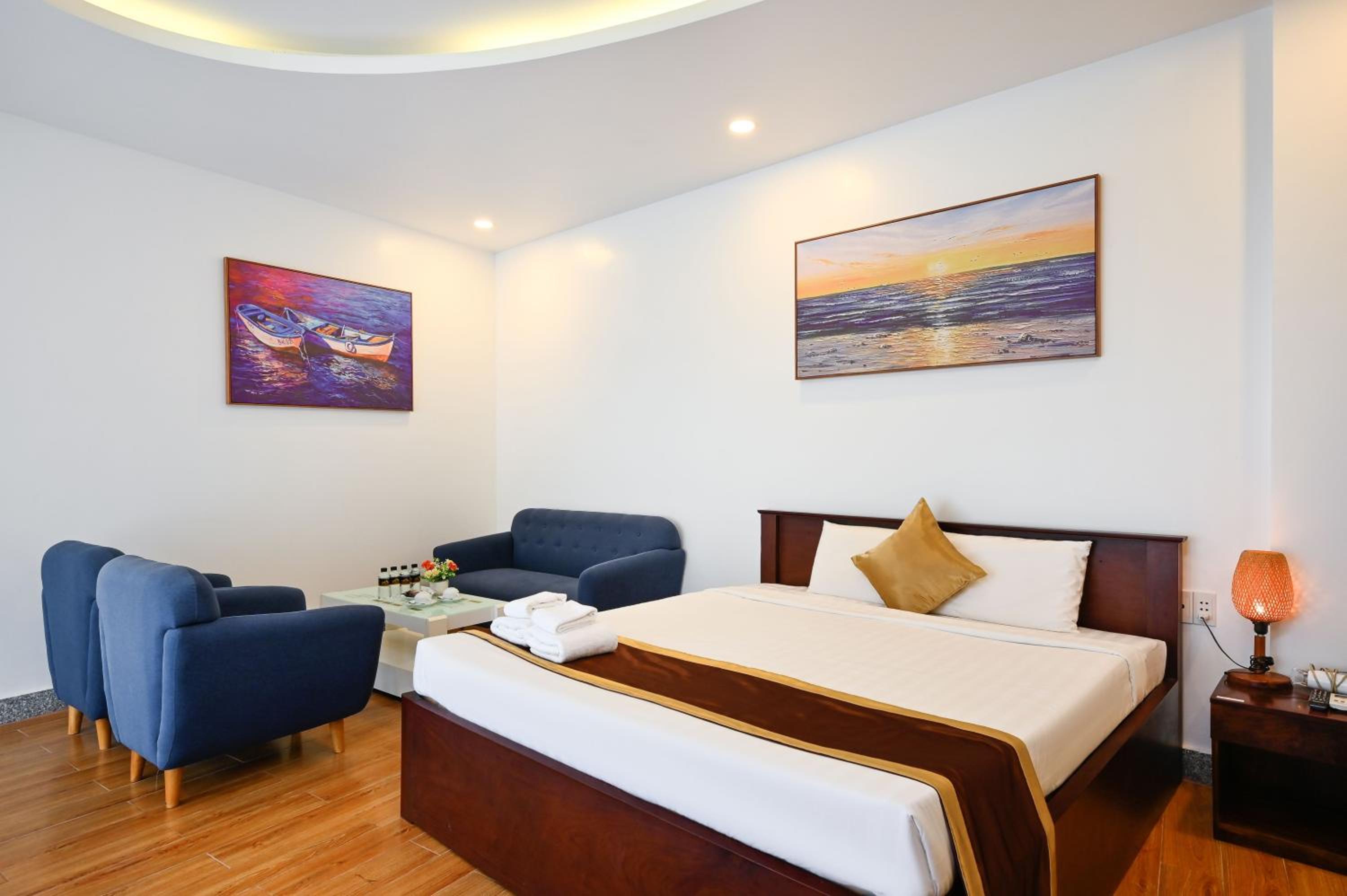 Deluxe Family Room - Photo 3