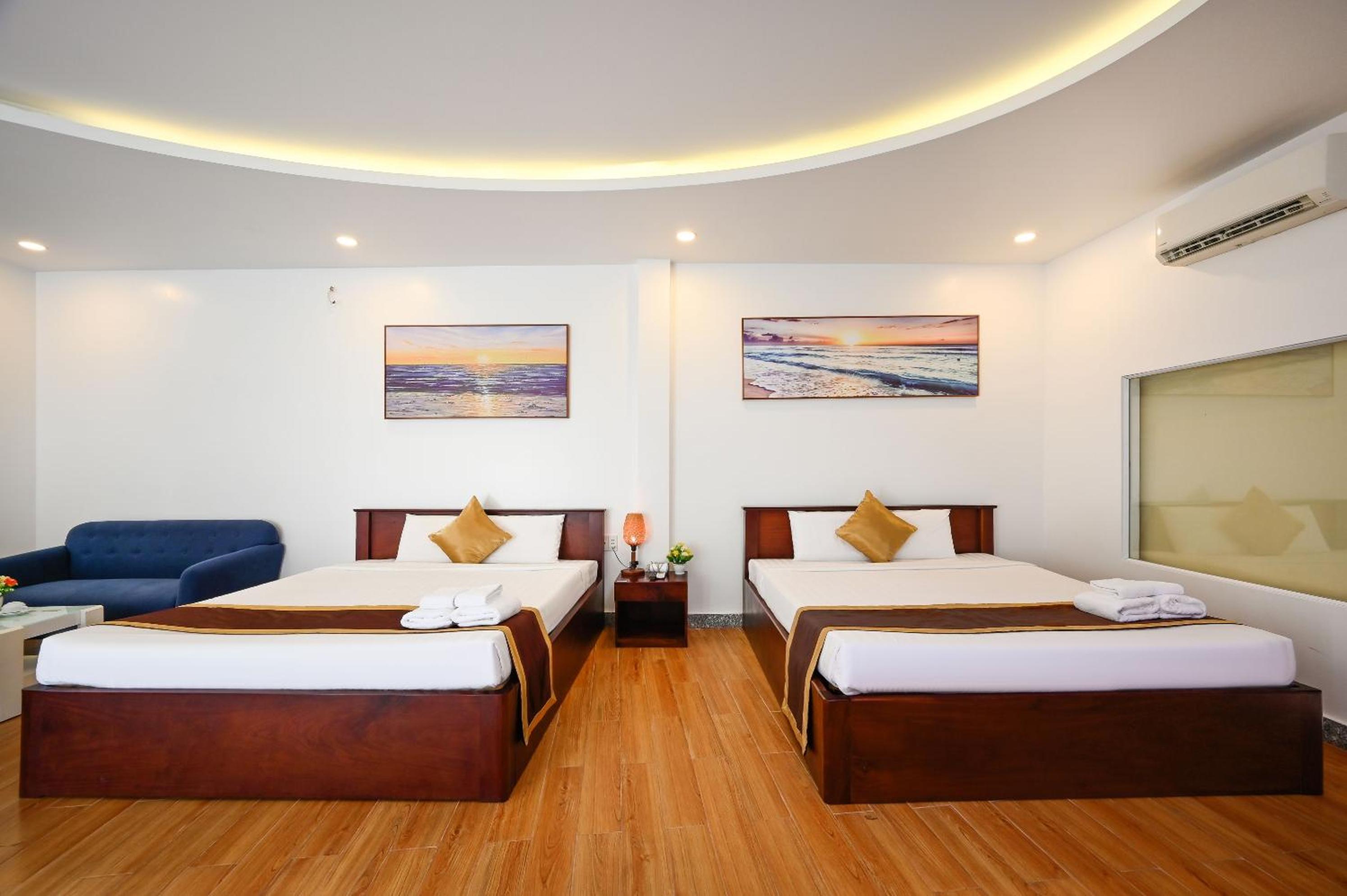 Deluxe Family Room - Photo 2
