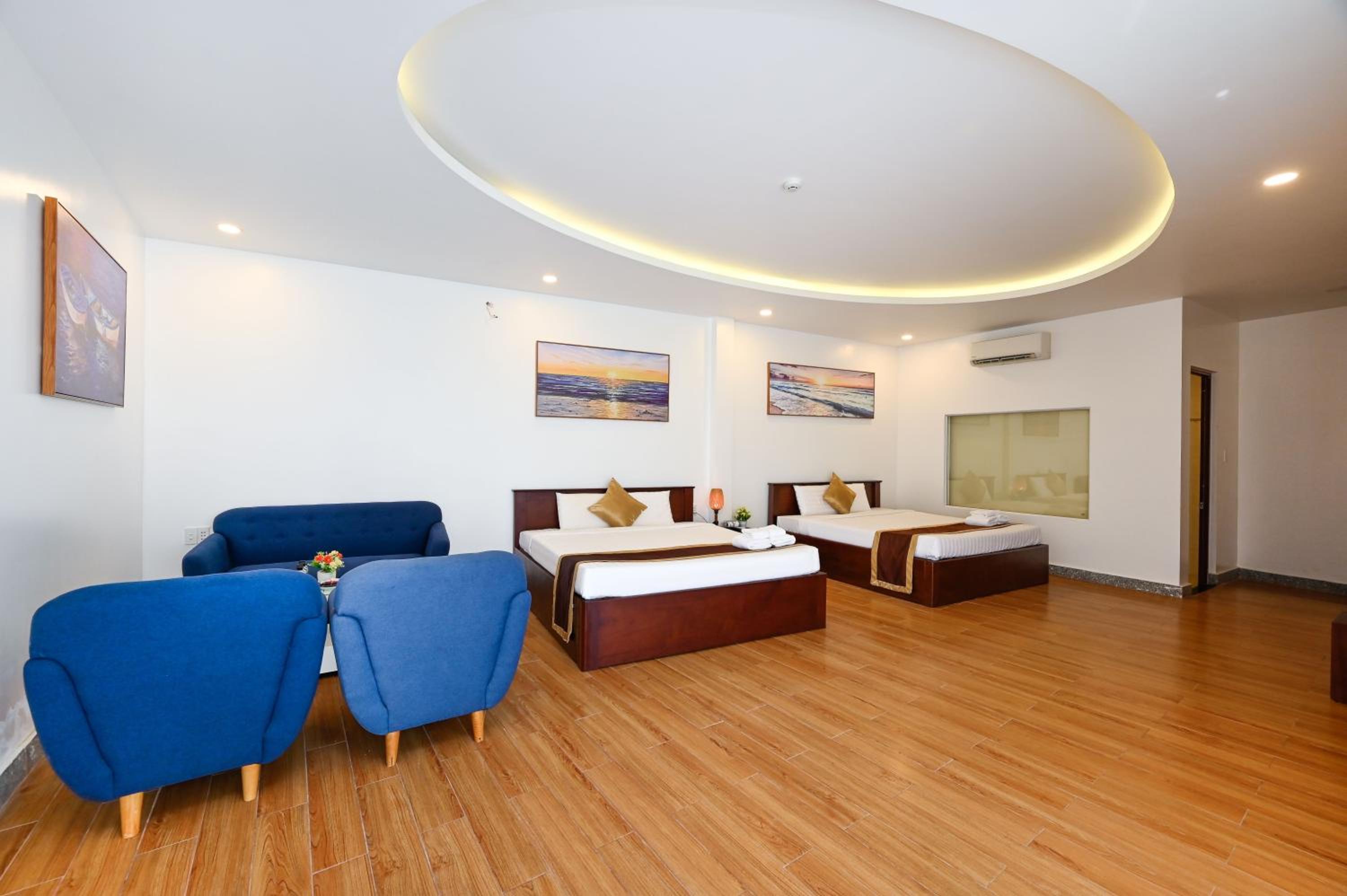 Deluxe Family Room - Photo 7