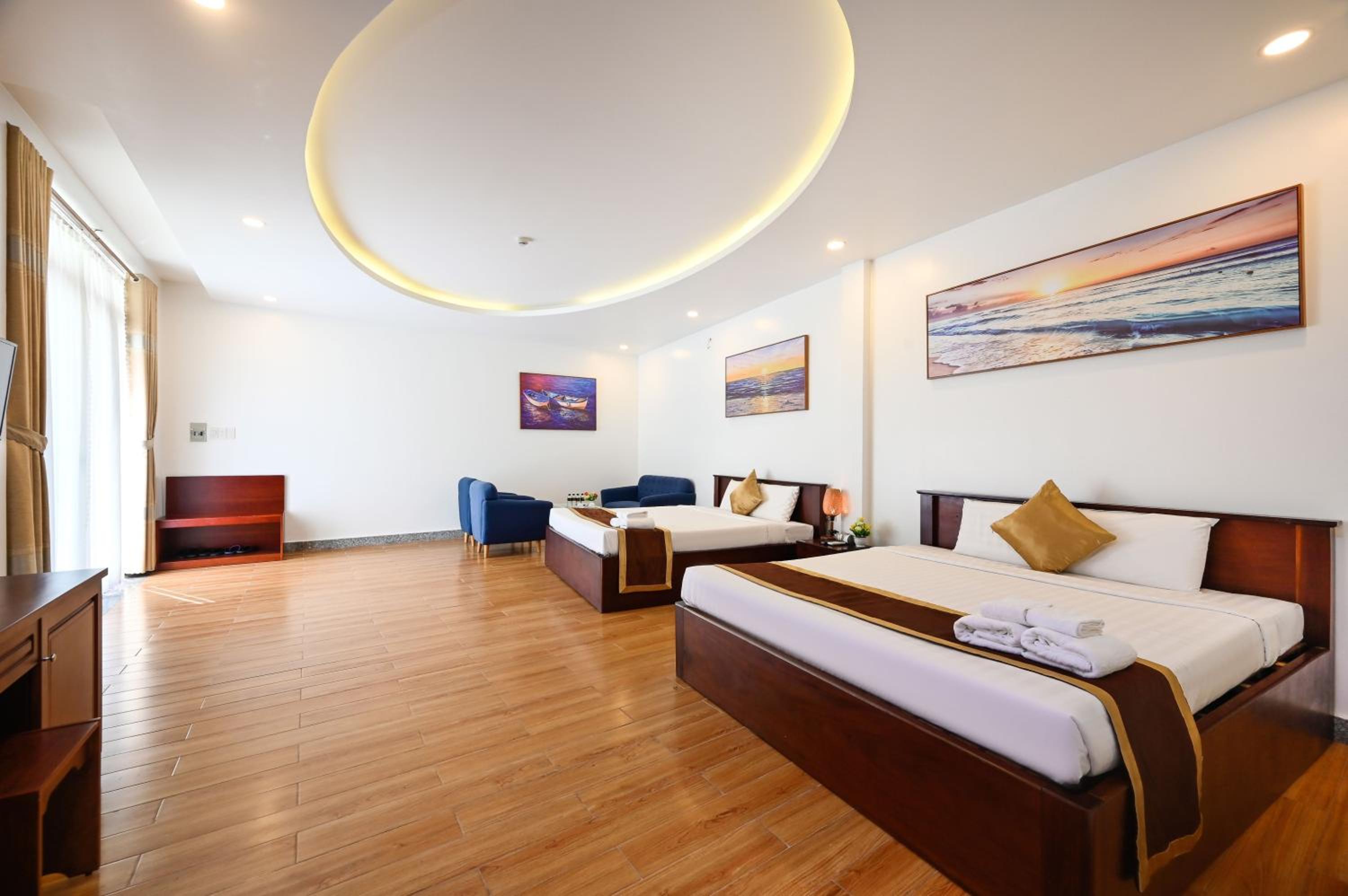 Deluxe Family Room - Photo 1