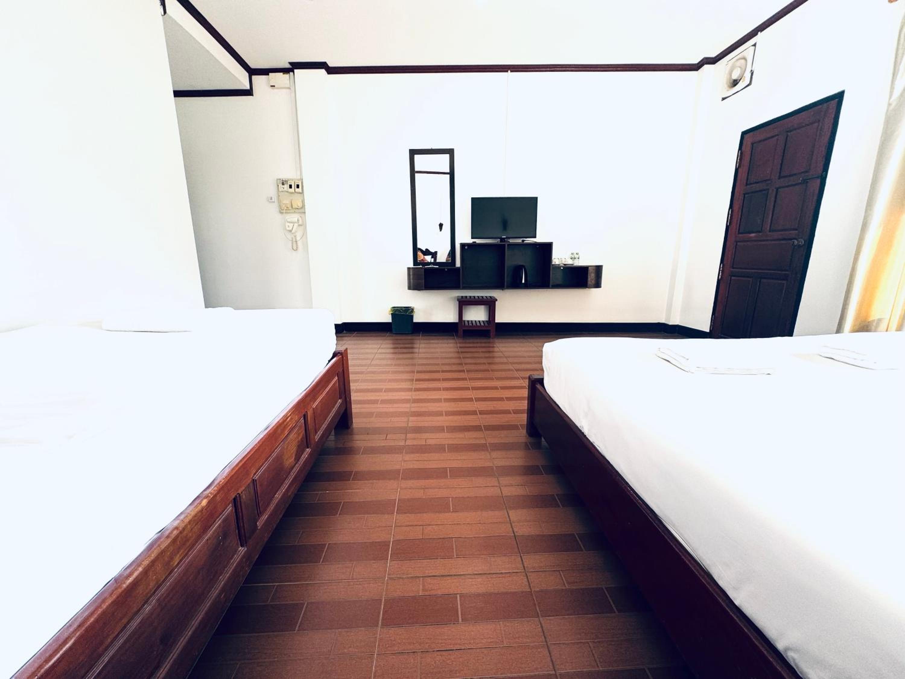 Deluxe Twin Room photo 2